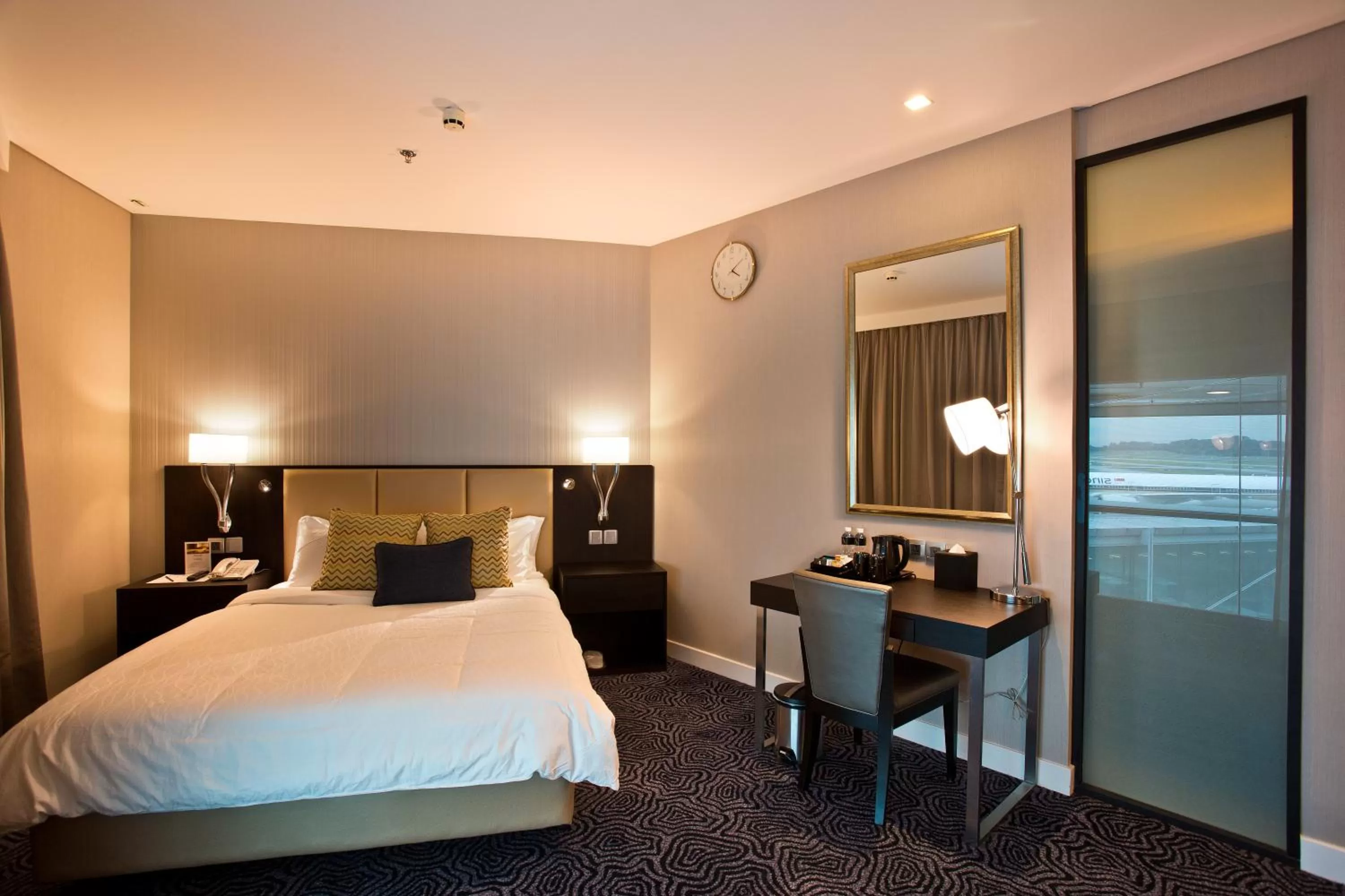 Bedroom, Bed in Ambassador Transit Hotel - Terminal 3