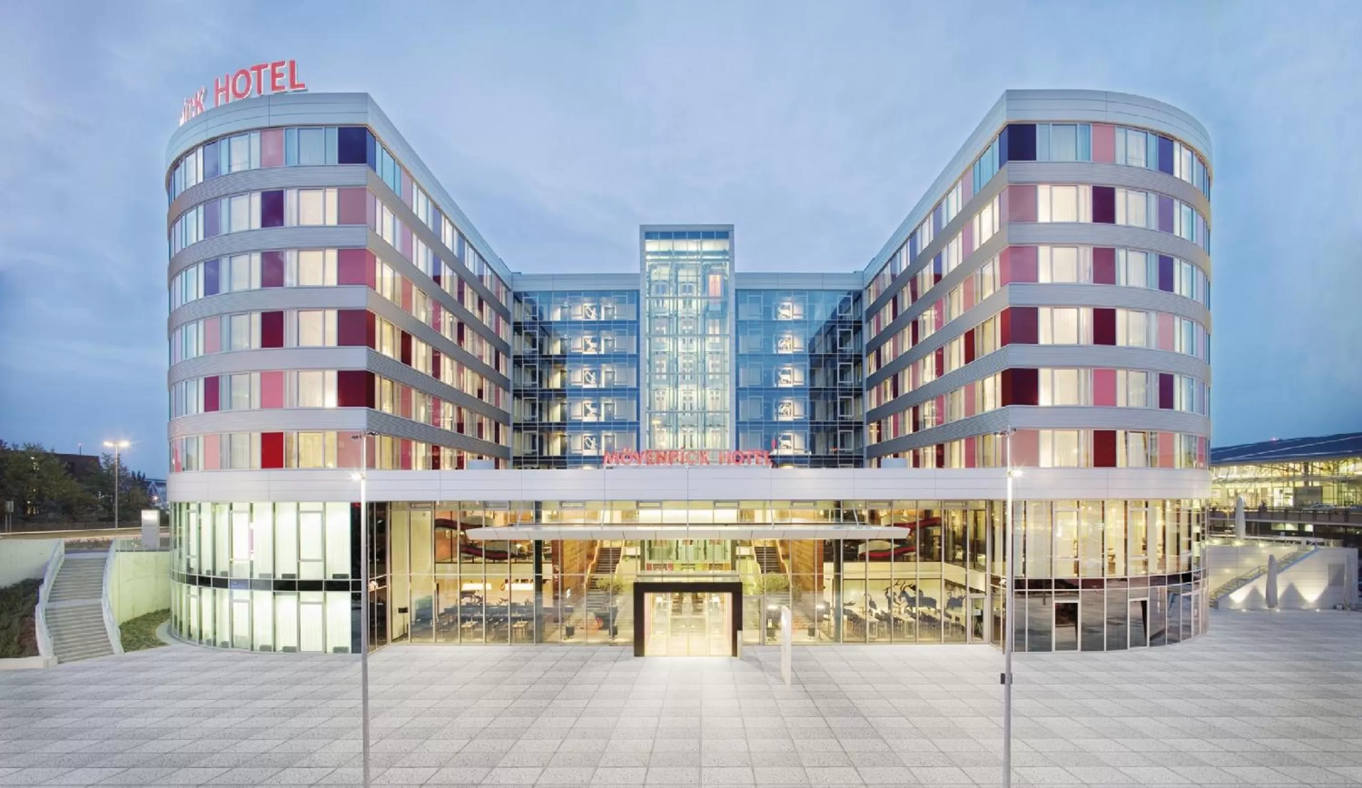 Facade/entrance in Mövenpick Hotel Stuttgart Airport