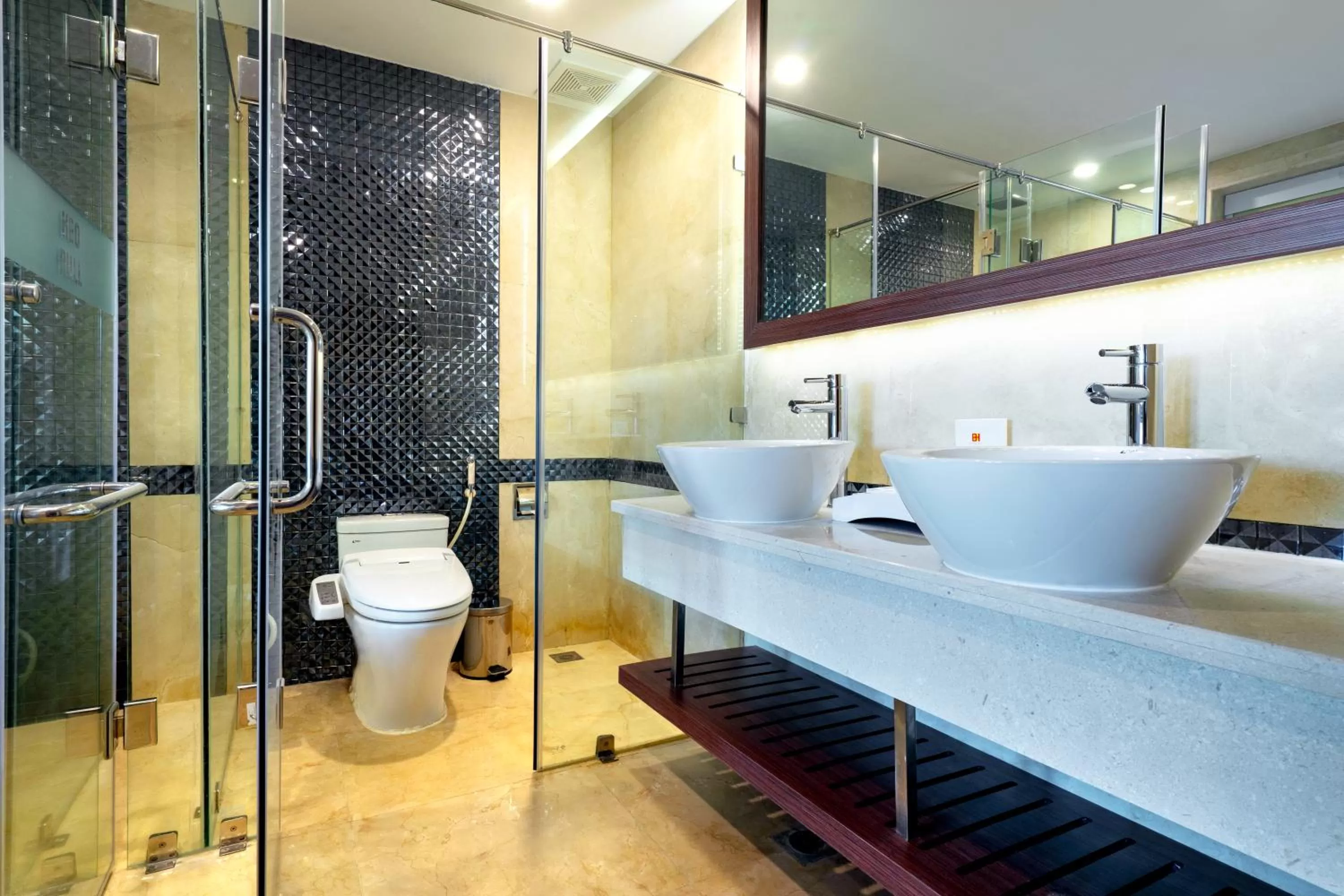 Toilet in Becamex Hotel New City