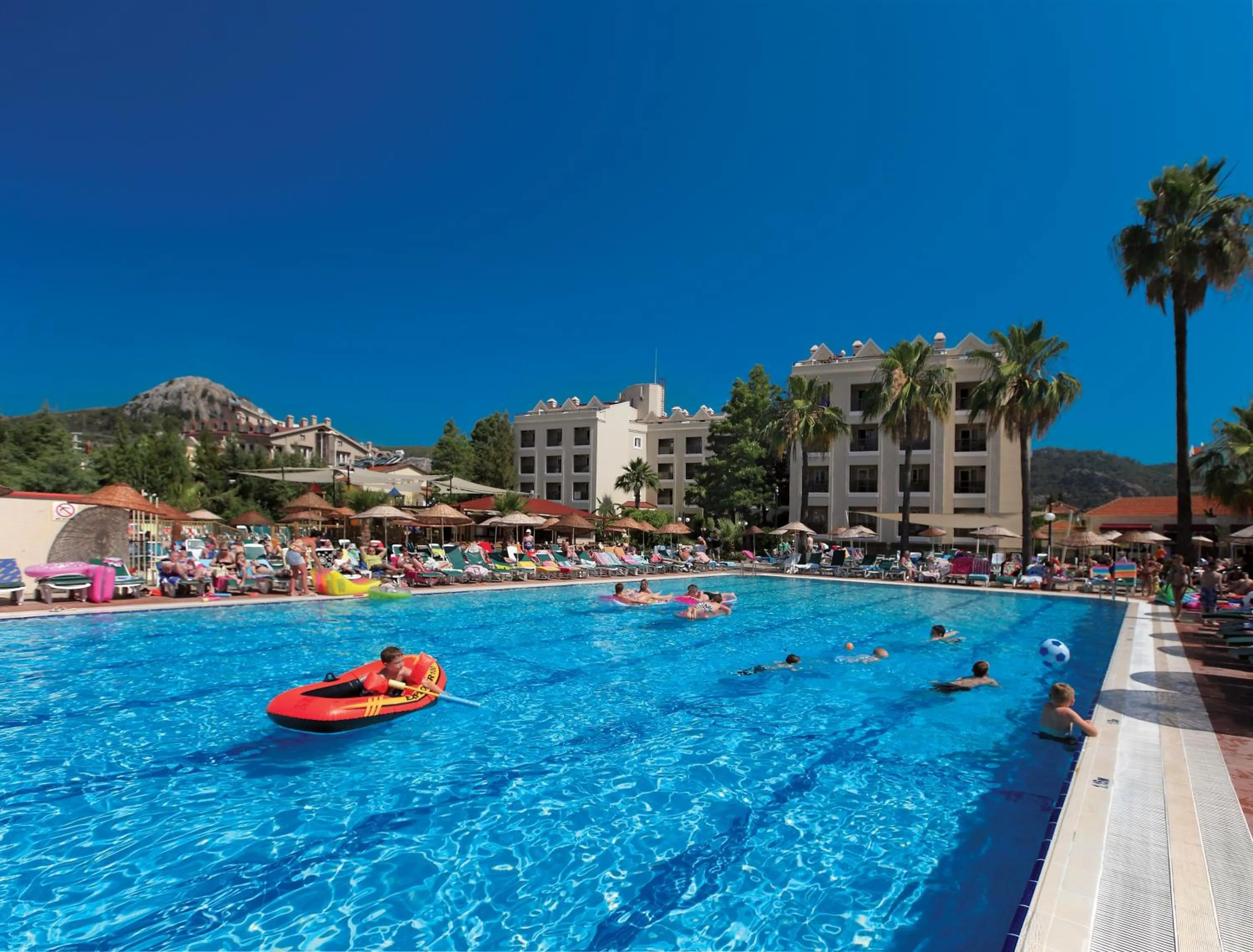 Swimming pool in Julian Club Hotel