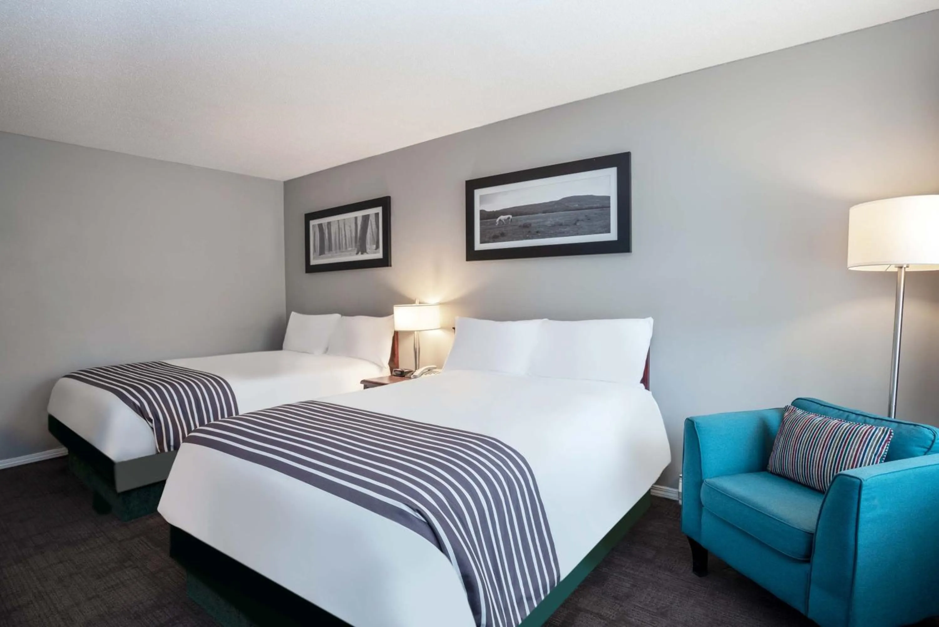 Photo of the whole room, Bed in Sandman Inn Cache Creek