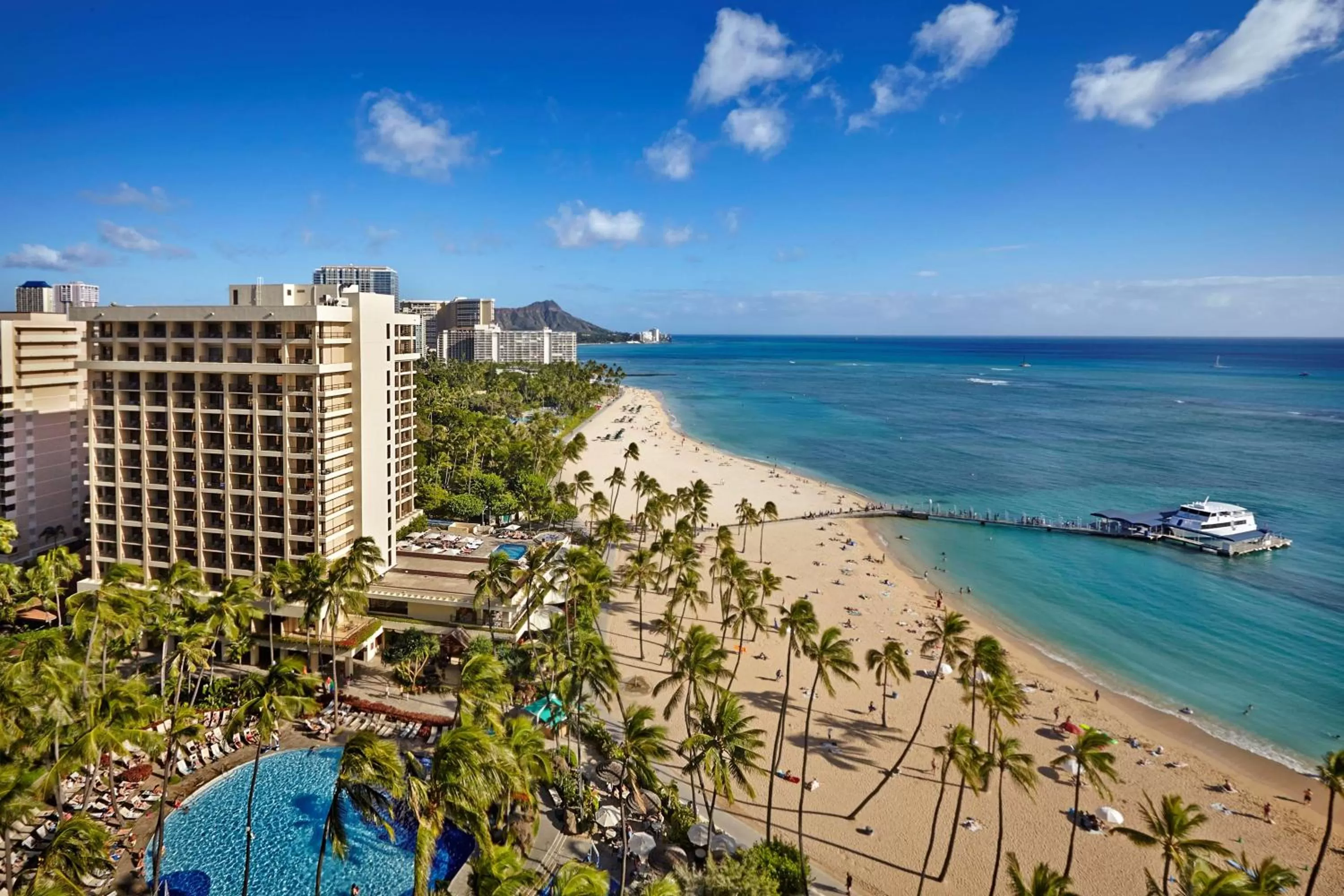 Property building in Hilton Hawaiian Village Waikiki Beach Resort