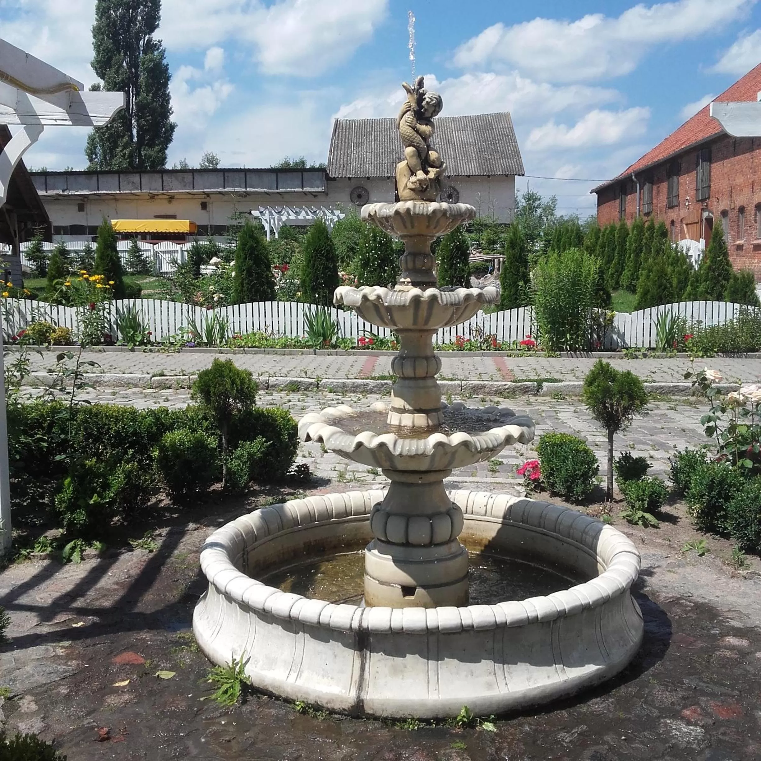 Facade/entrance, Garden in Zajazd Eljan-Centrum Noclegowe