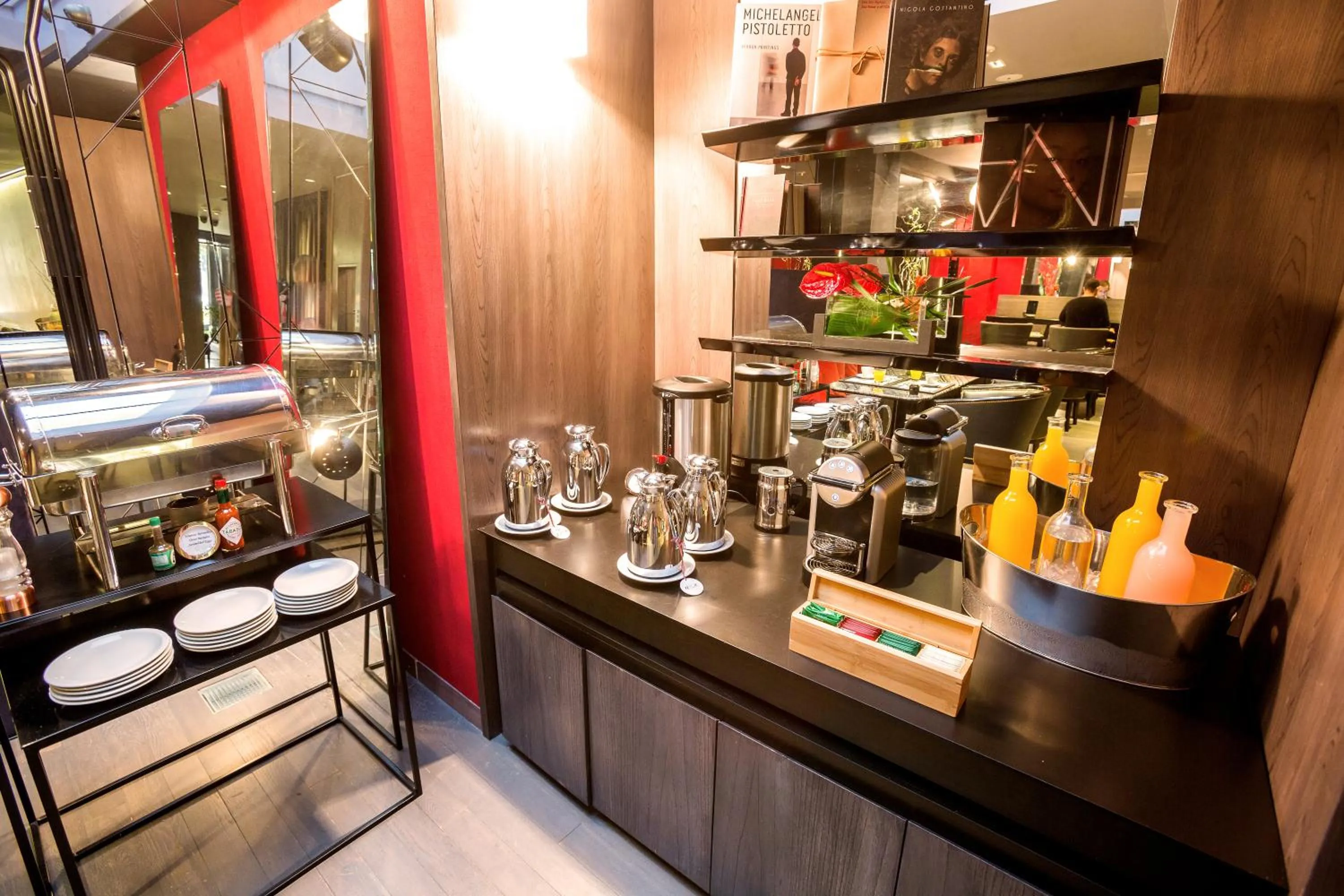 Lounge or bar in Esplendor Plaza Francia