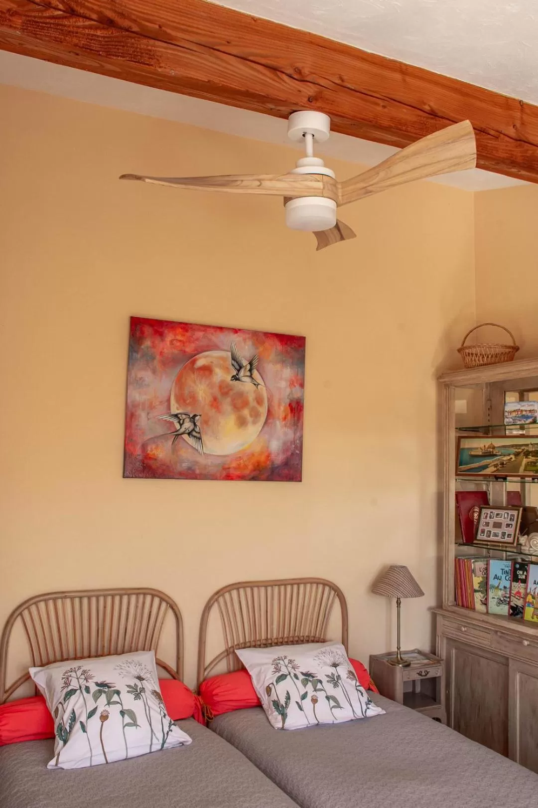 Bedroom, Bed in Le Clos des Oliviers 188 chemin du Hameau des Bourges 06650 Le Rouret