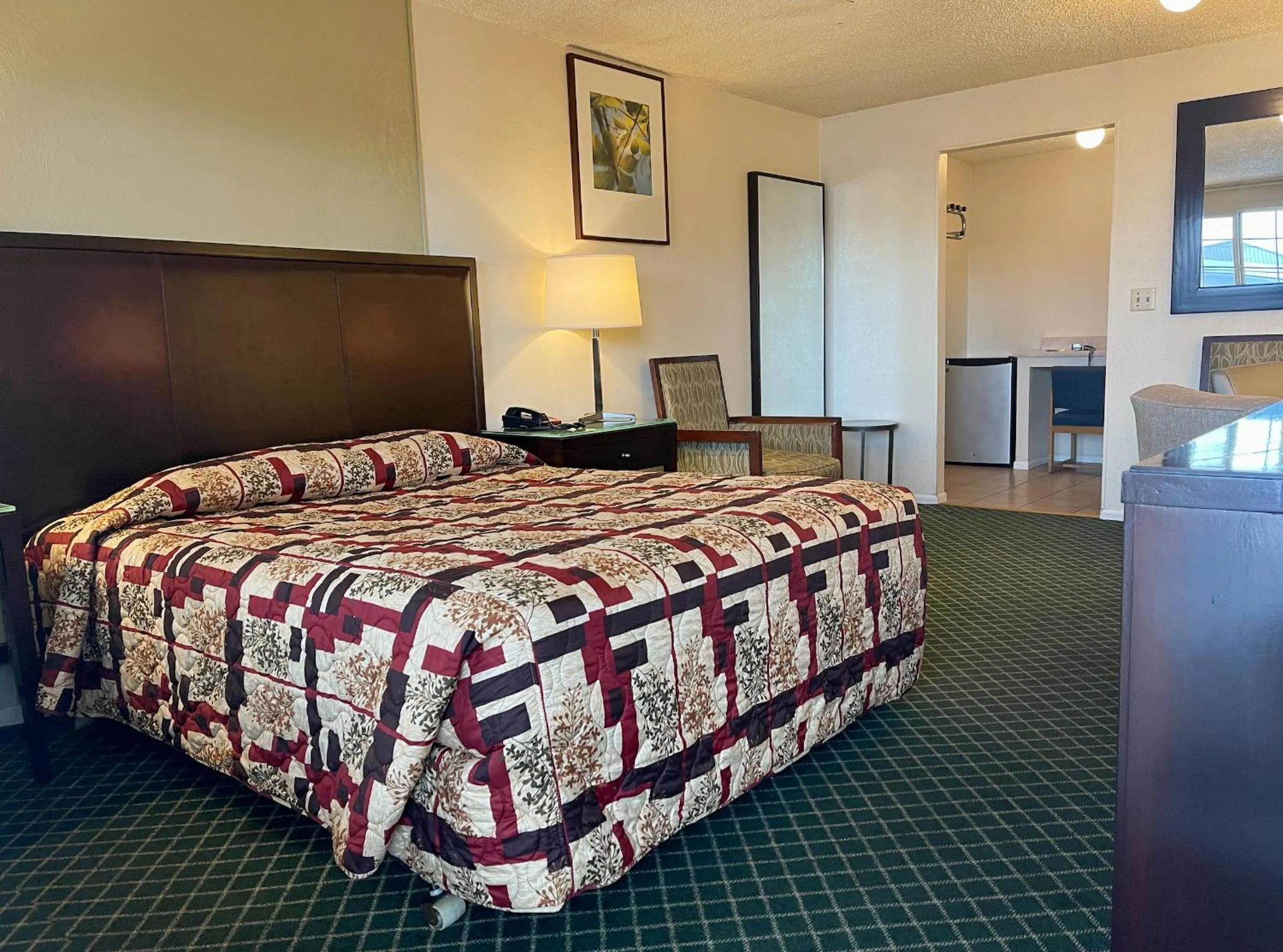 Traditional King Room in Columbus Motor Inn