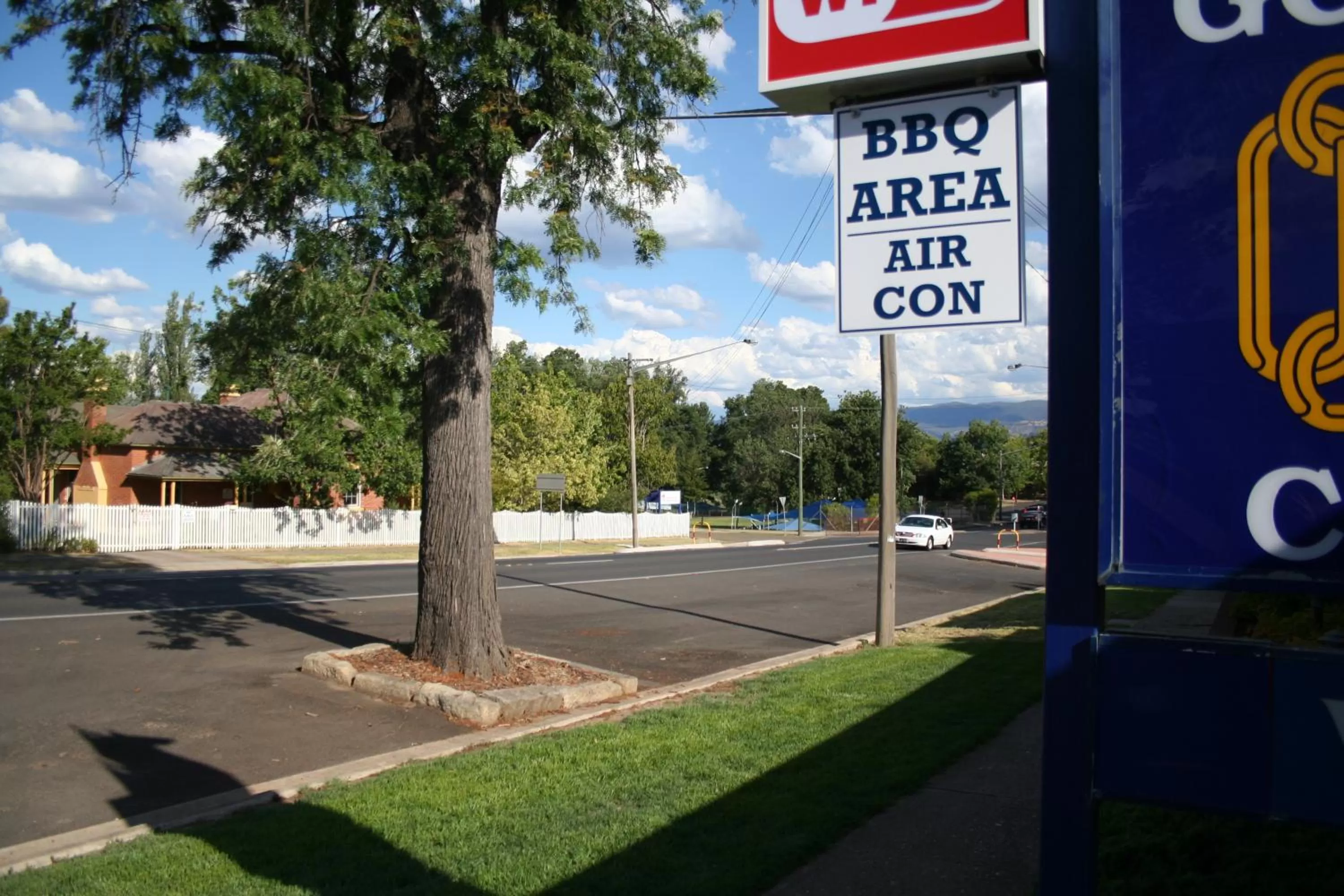 Facade/entrance in Elms Motor Inn