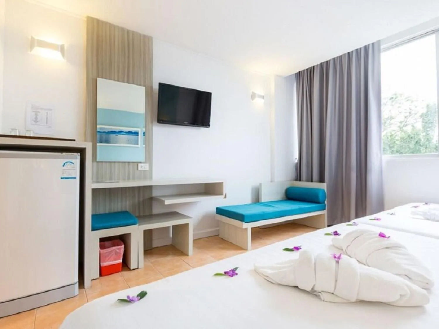 Photo of the whole room, Bed in ON Hotel Phuket - SHA