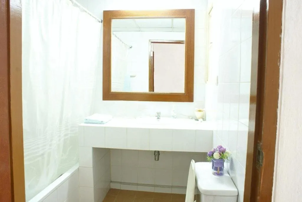 Bathroom in Poonchock Mansion