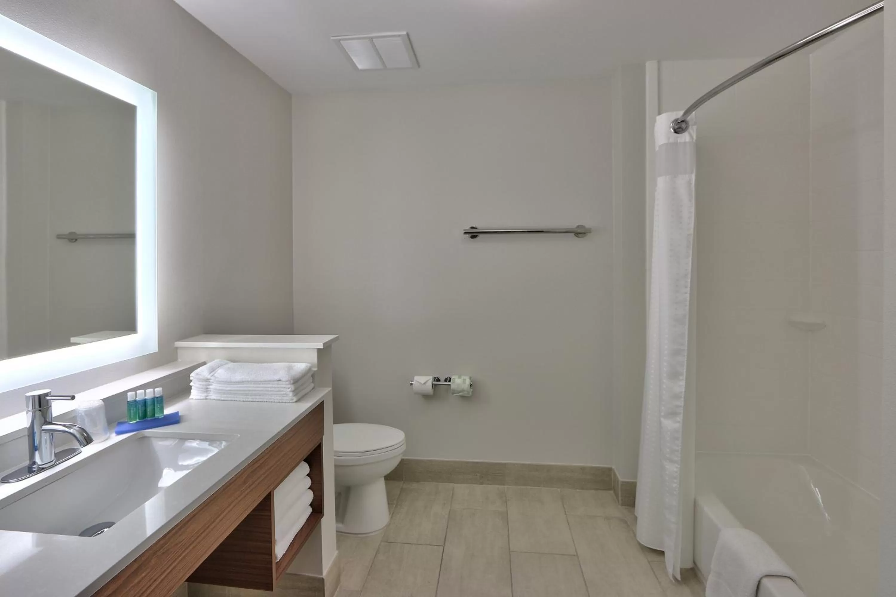 Room with Two Beds - Hearing Accessible - Non-Smoking in Holiday Inn Express & Suites - Houston East - Beltway 8, an IHG Hotel