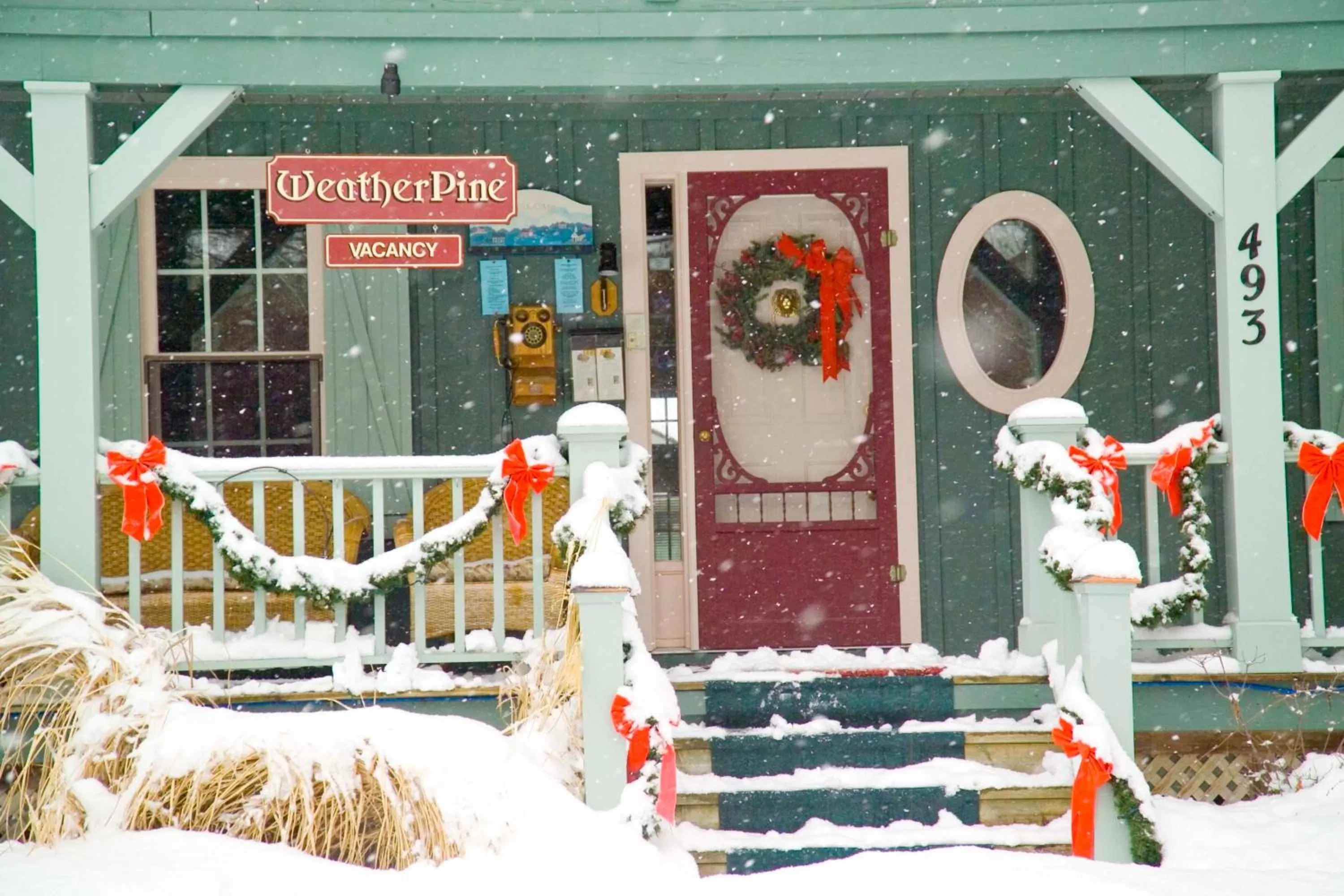 Facade/entrance in WeatherPine Inn