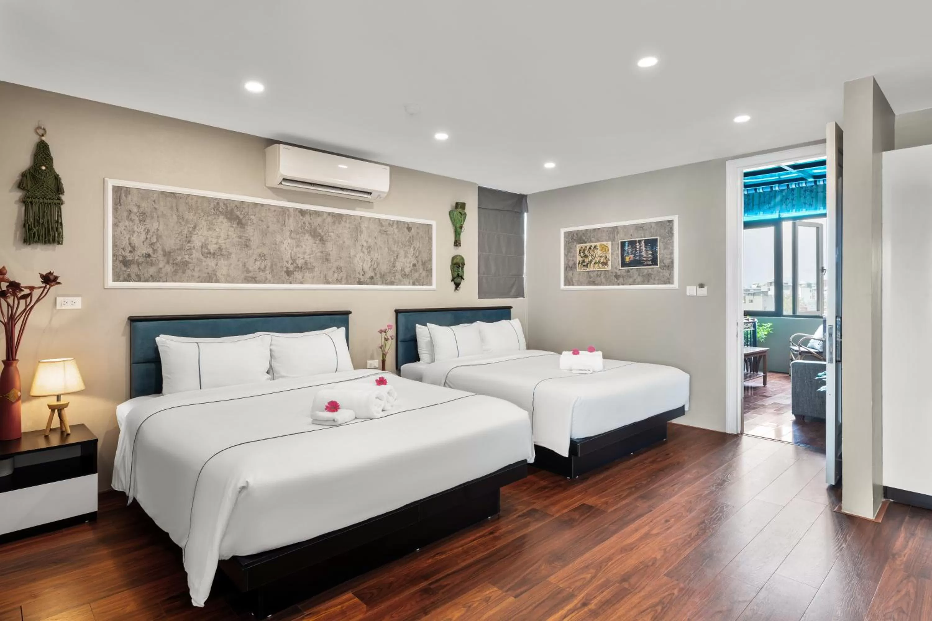 Bedroom, Bed in Golden Sun Hotel