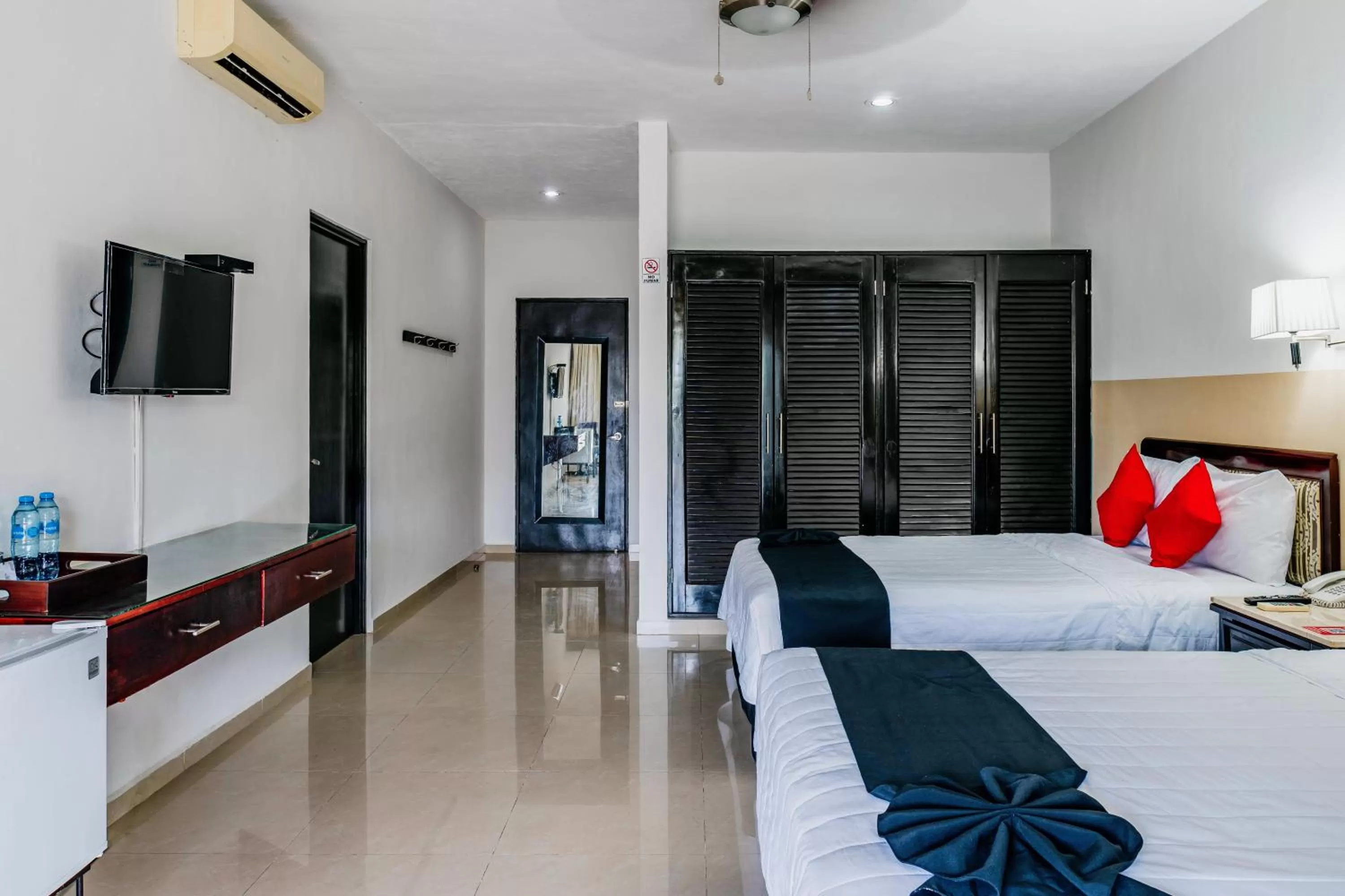 Bedroom, Bed in Hotel Siglo 21 Merida