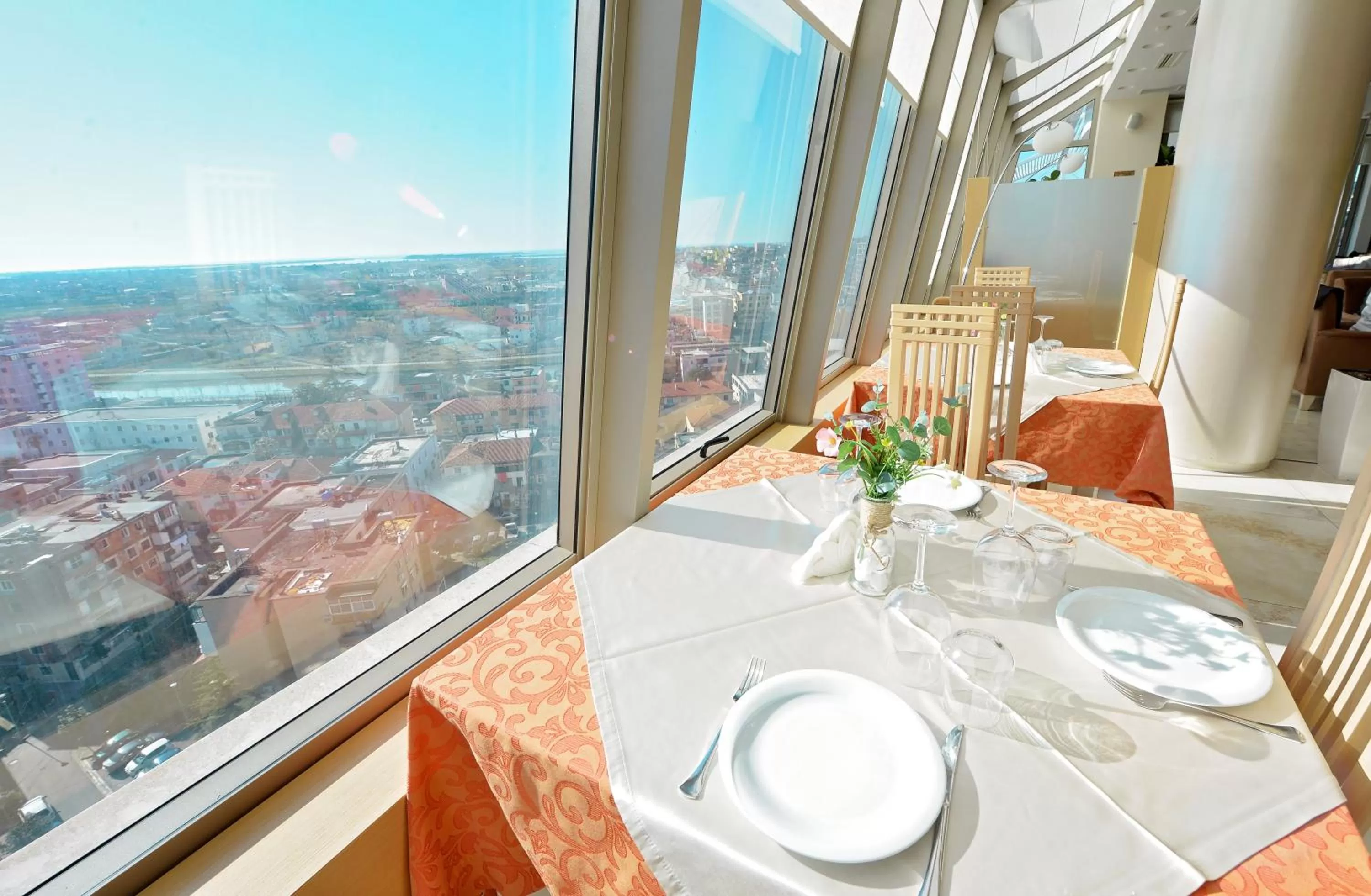 Restaurant/places to eat in Jolly Hotel