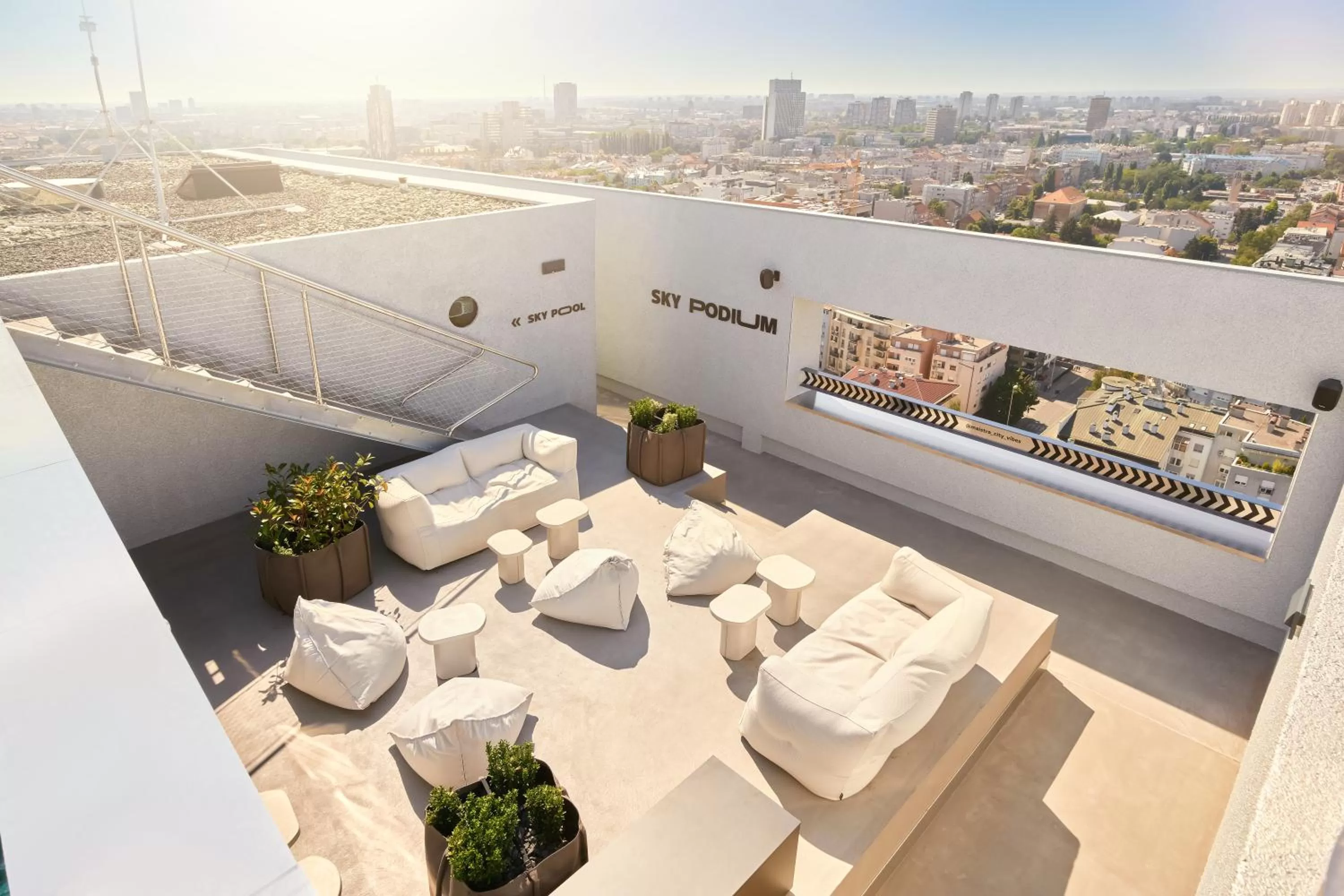 Lounge or bar in Zonar Zagreb by Maistra City Vibes