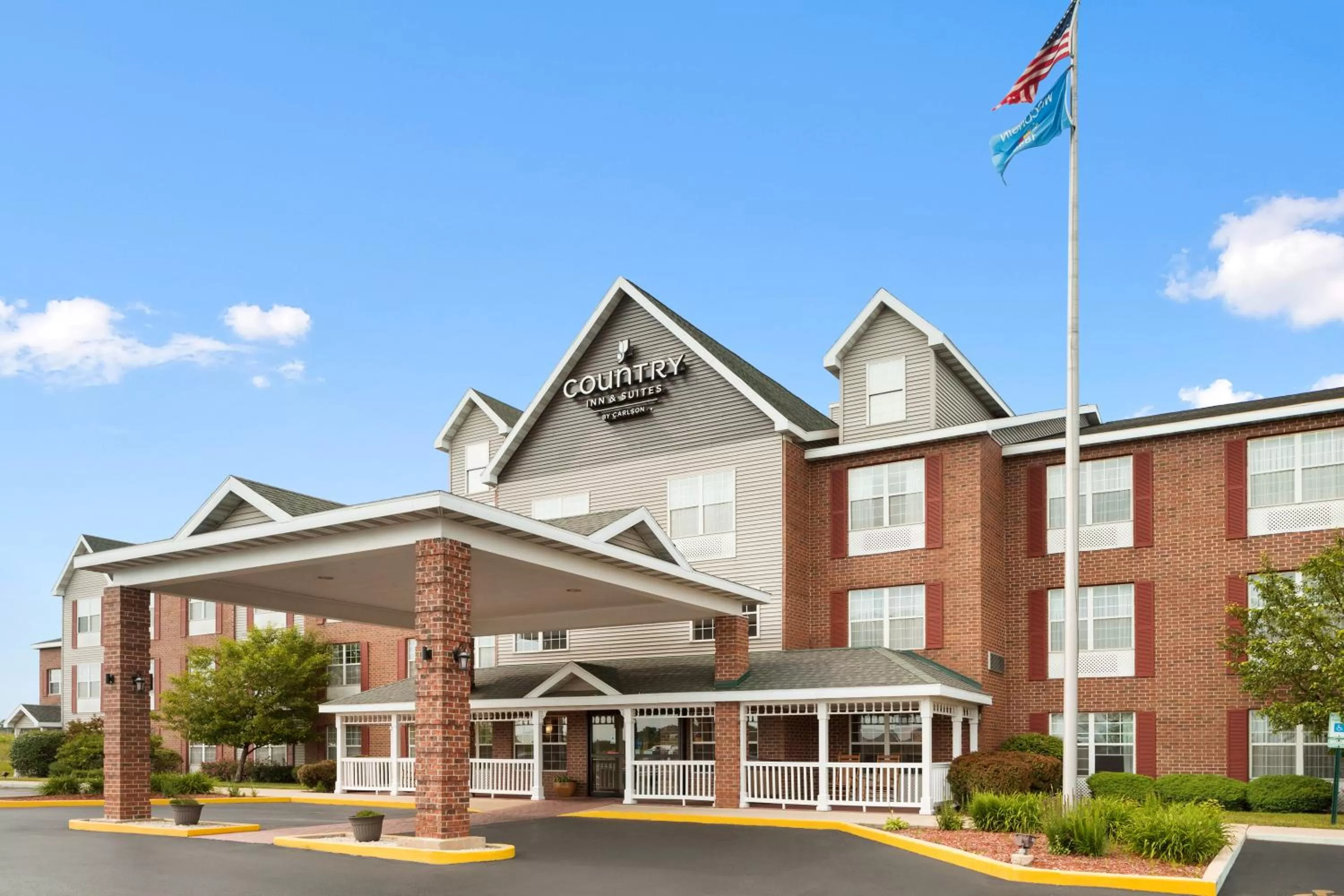 Facade/entrance in Country Inn & Suites by Radisson Kenosha - Pleasant Prairie