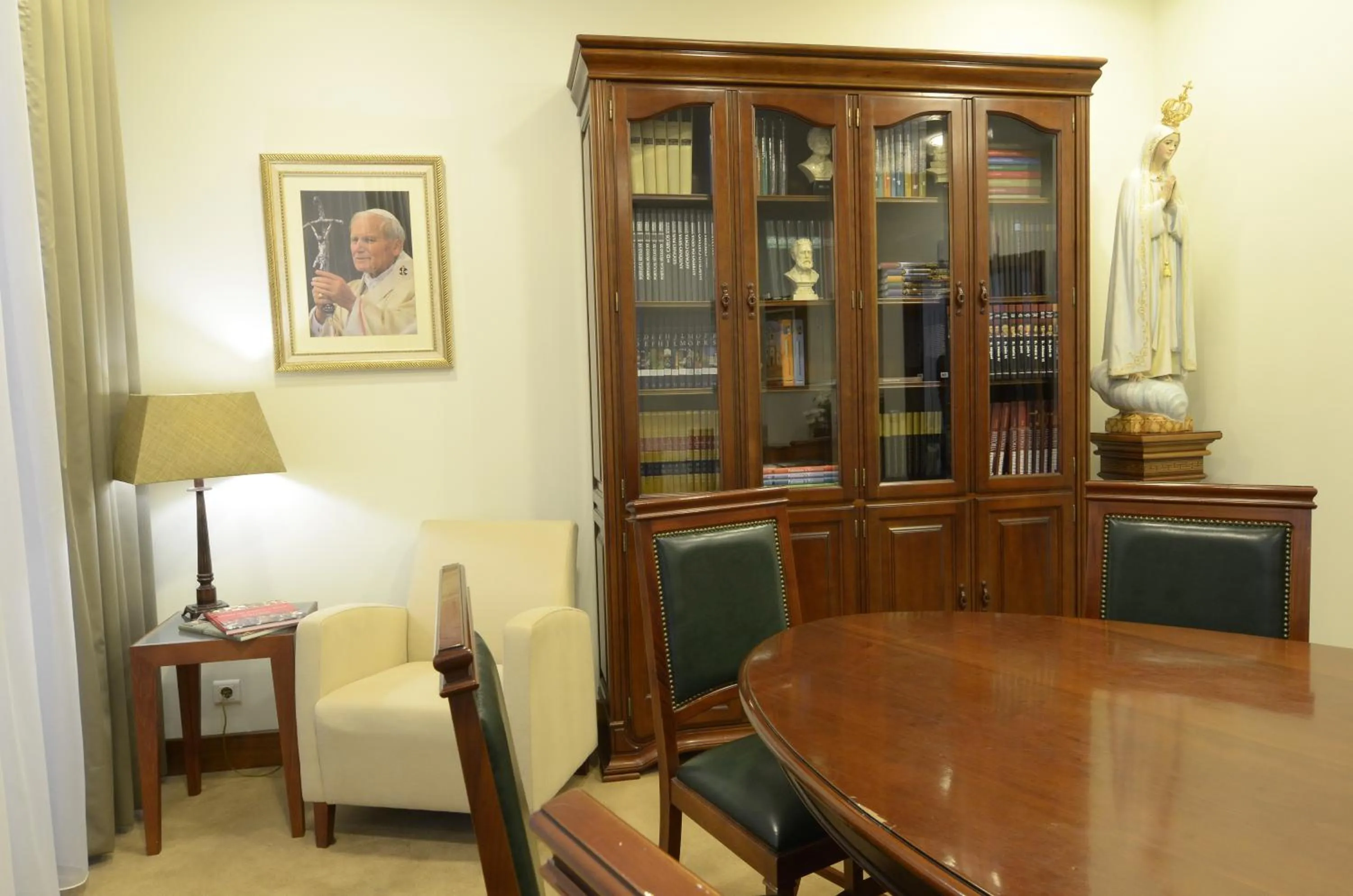 Library in Hotel Cinquentenario & Conference Center
