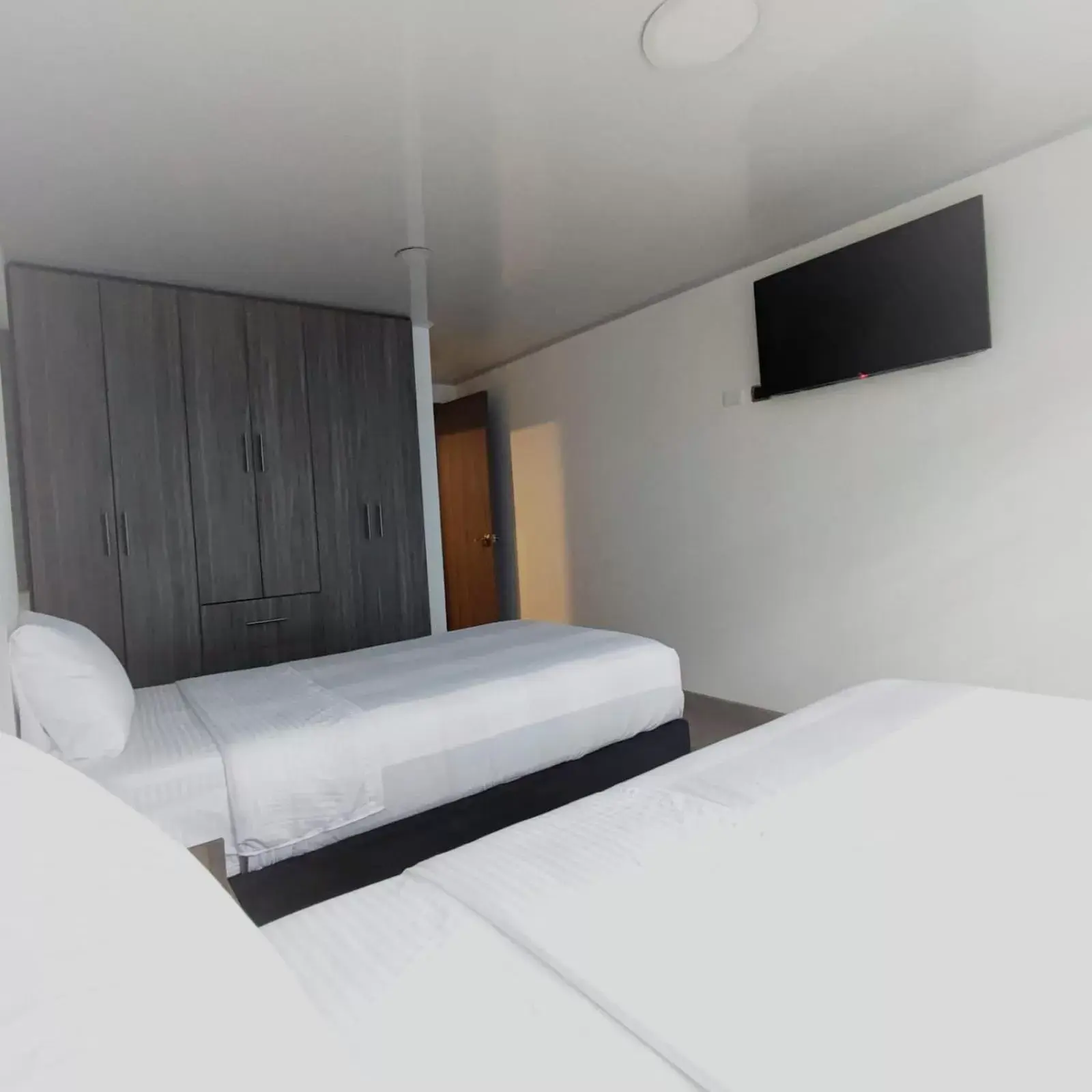Double or Twin Room with Private Bathroom - single occupancy in Hotel Montefiore Double or Twin Room with Private Bathroom - single occupancy in Hotel Montefiore