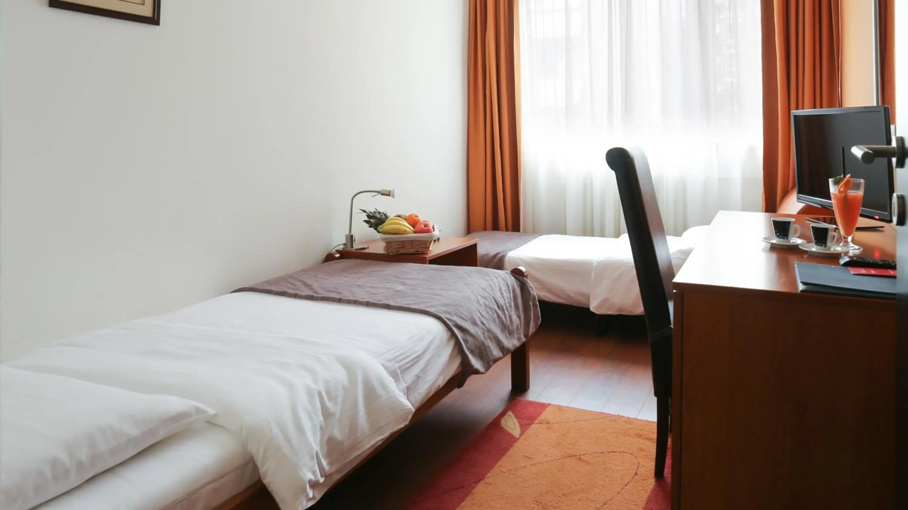 Economy Twin Room with Free Parking in Hotel Srbija-FREE PARKING Economy Twin Room with Free Parking in Hotel Srbija-FREE PARKING