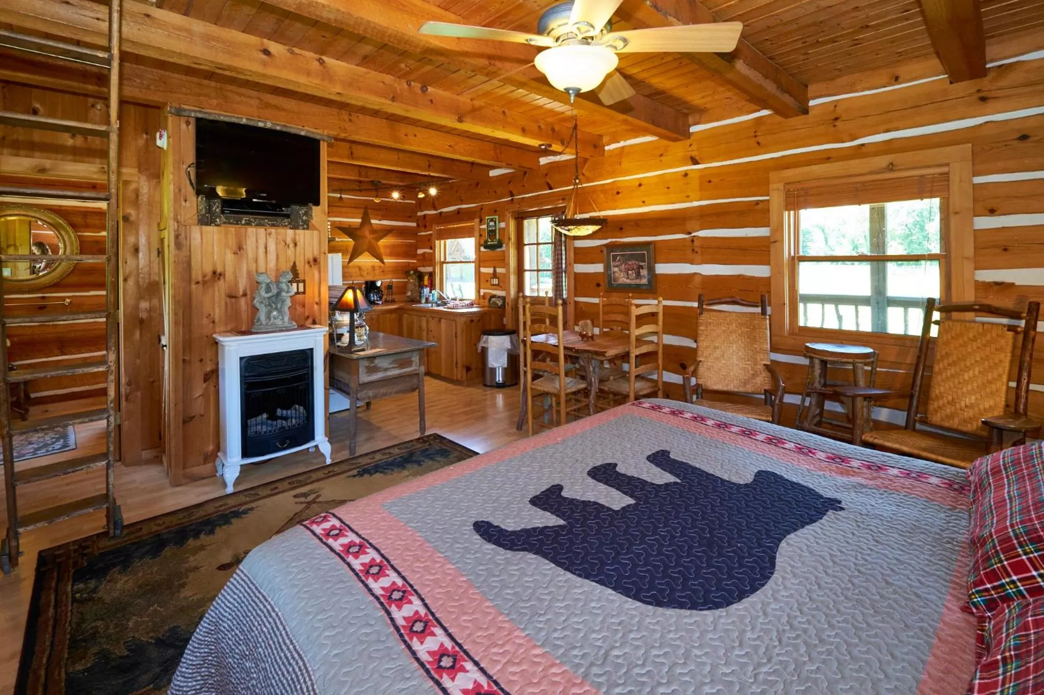 Creekwalk Inn Bed and Breakfast with Cabins