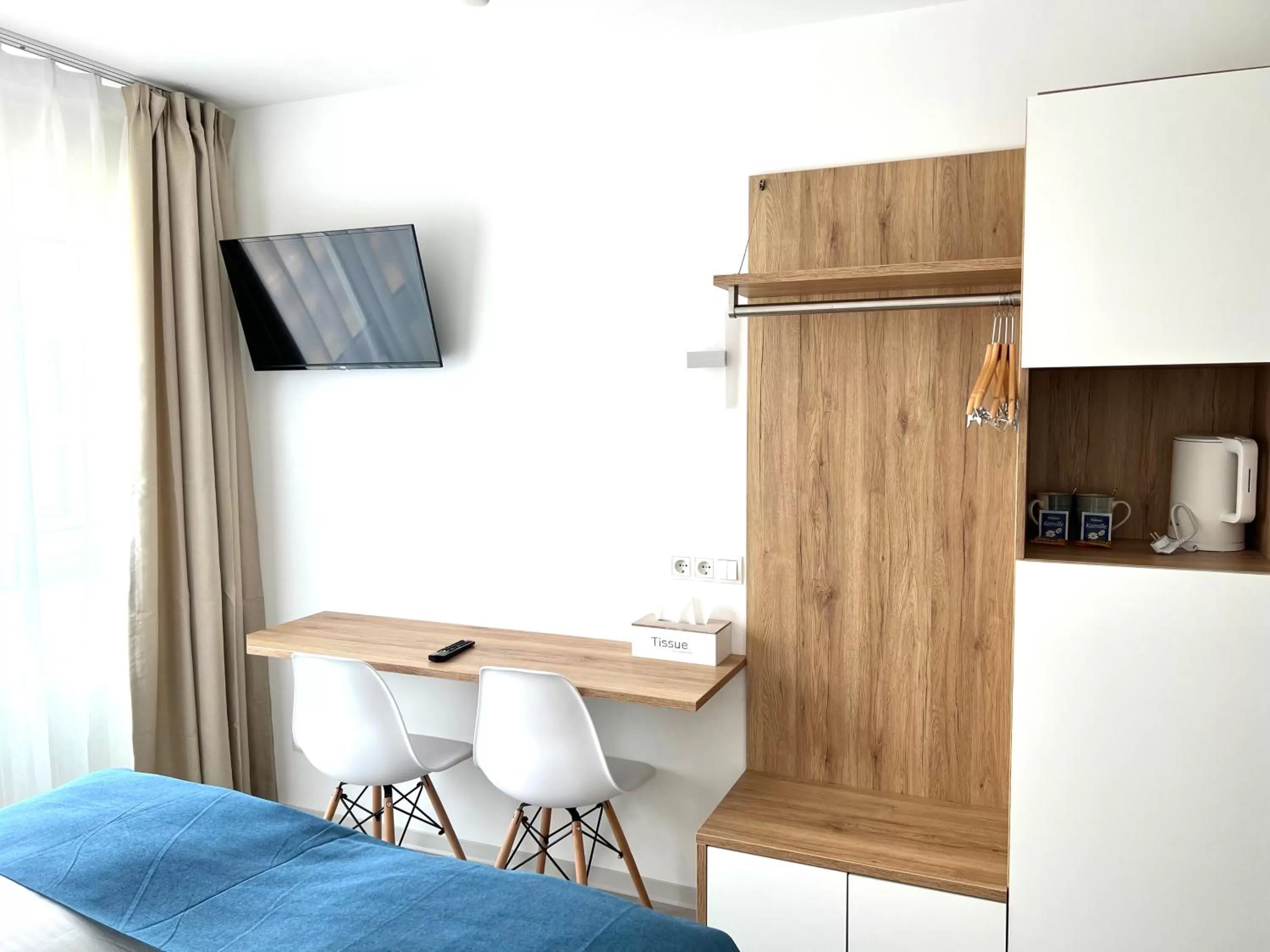 TV and multimedia, TV/Entertainment Center in Hotel 83