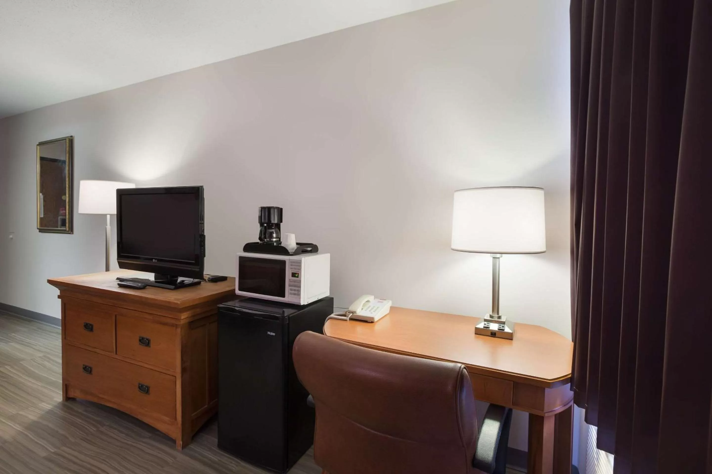 Photo of the whole room in Econo Lodge Inn & Suites Escanaba North