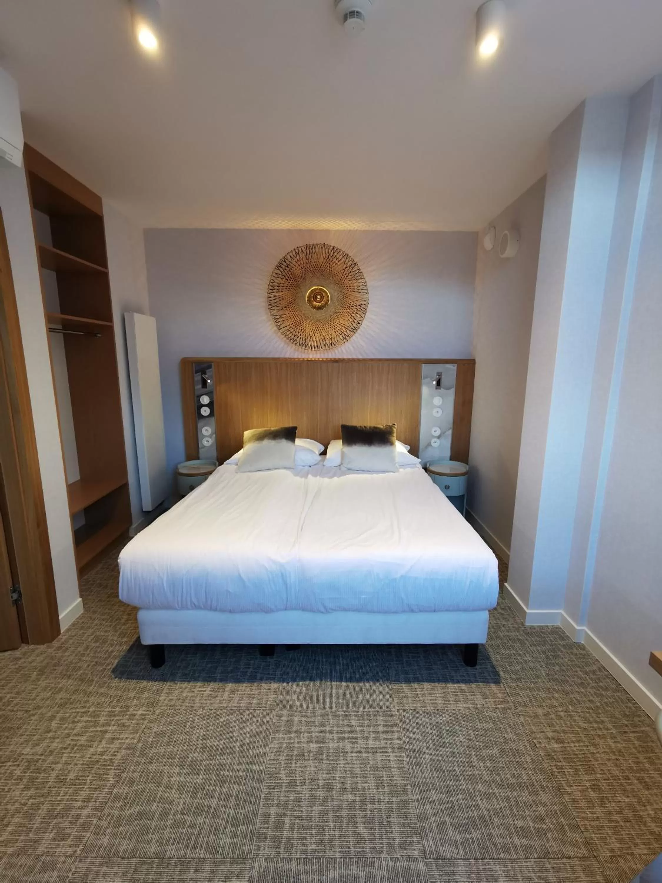 Bed in Hotel Zhong Hua