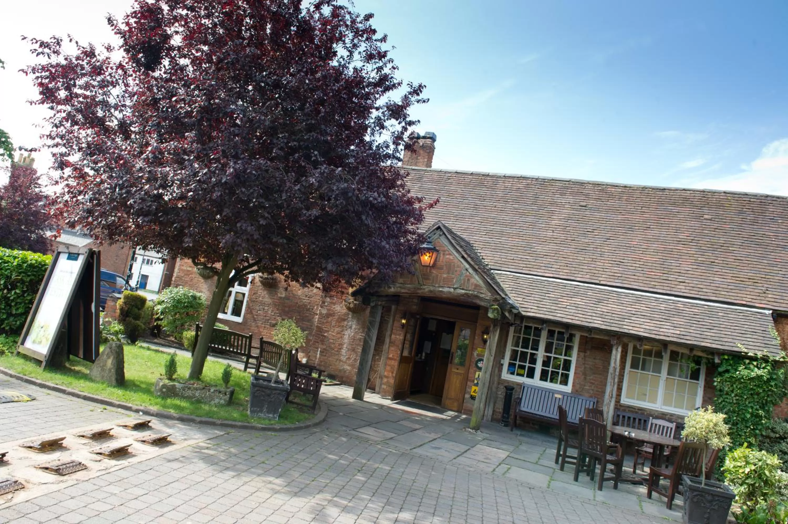 Facade/entrance in The Dun Cow by Innkeeper's Collection