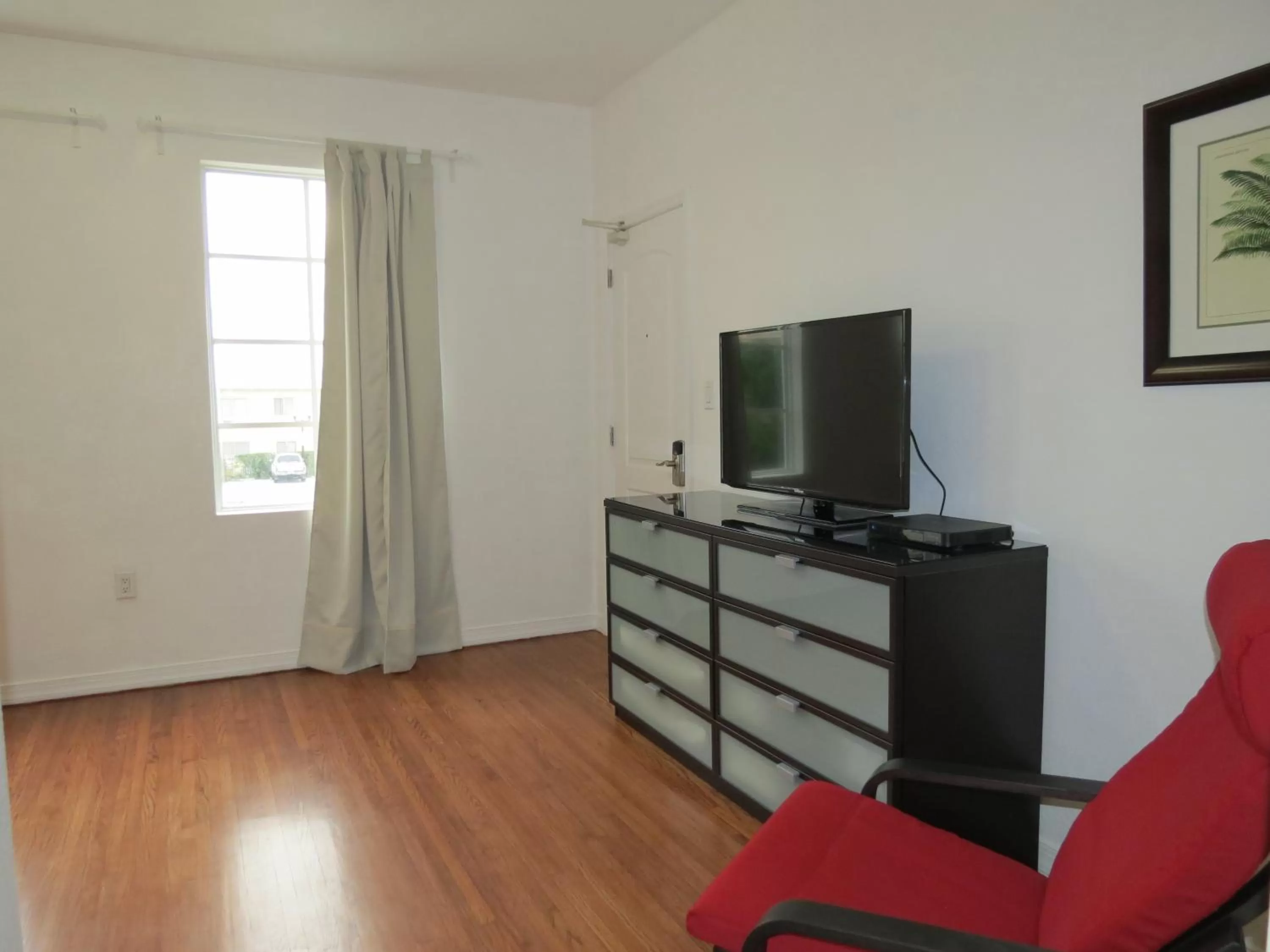 TV and multimedia in Harding Boutique Apartments