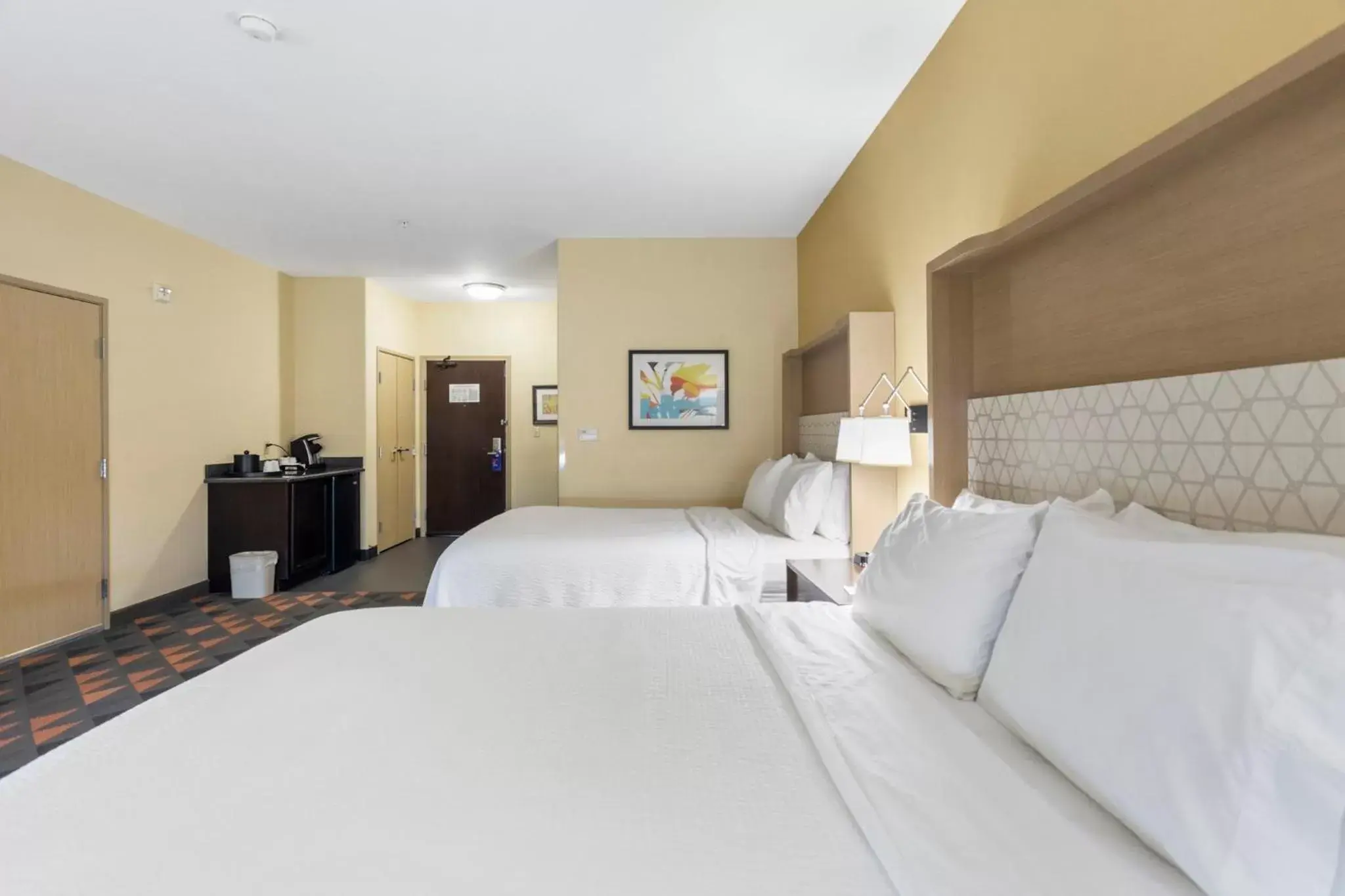 Queen Room with Two Queen Beds - Hearing Accessible/Non-Smoking in Holiday Inn Hotel & Suites Waco Northwest by IHG Queen Room with Two Queen Beds - Hearing Accessible/Non-Smoking in Holiday Inn Hotel & Suites Waco Northwest by IHG