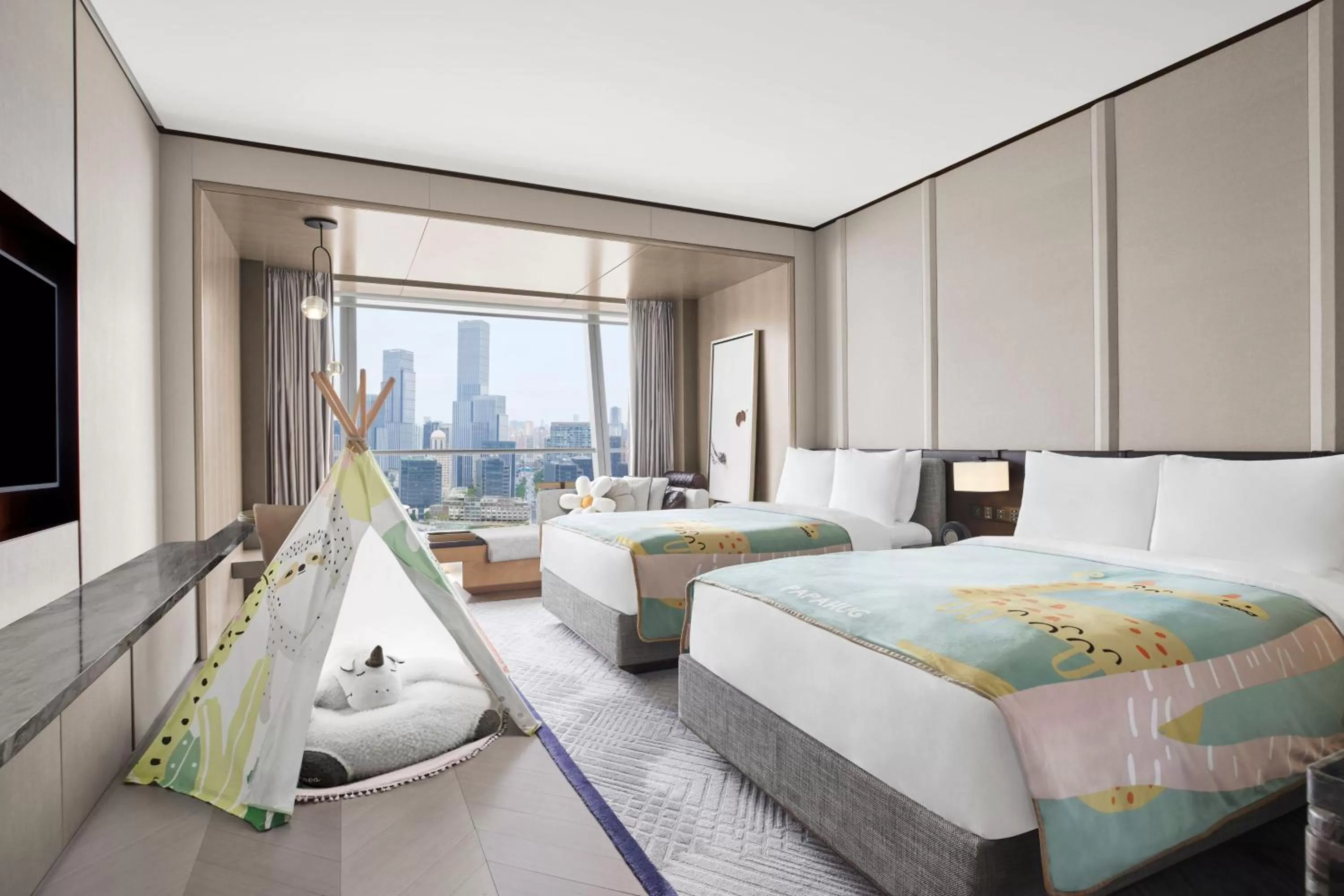 Photo of the whole room, Bed in JW Marriott Marquis Hotel Shanghai Pudong