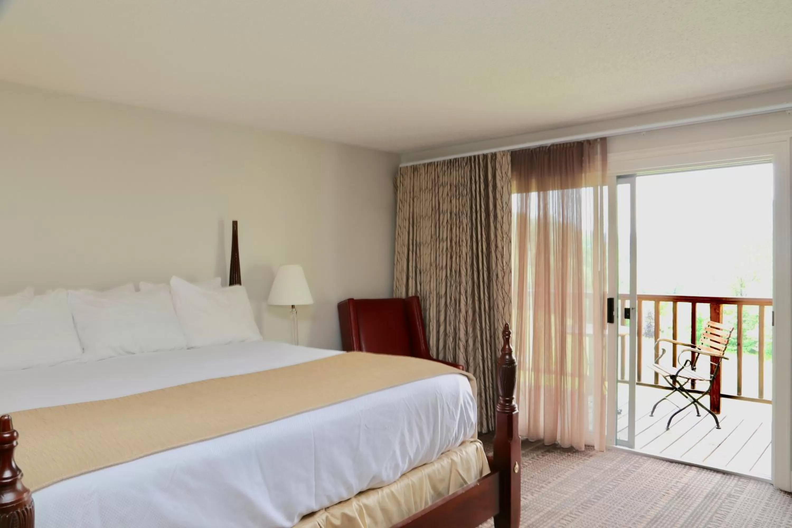 Bedroom, Bed in Fairbanks Inn