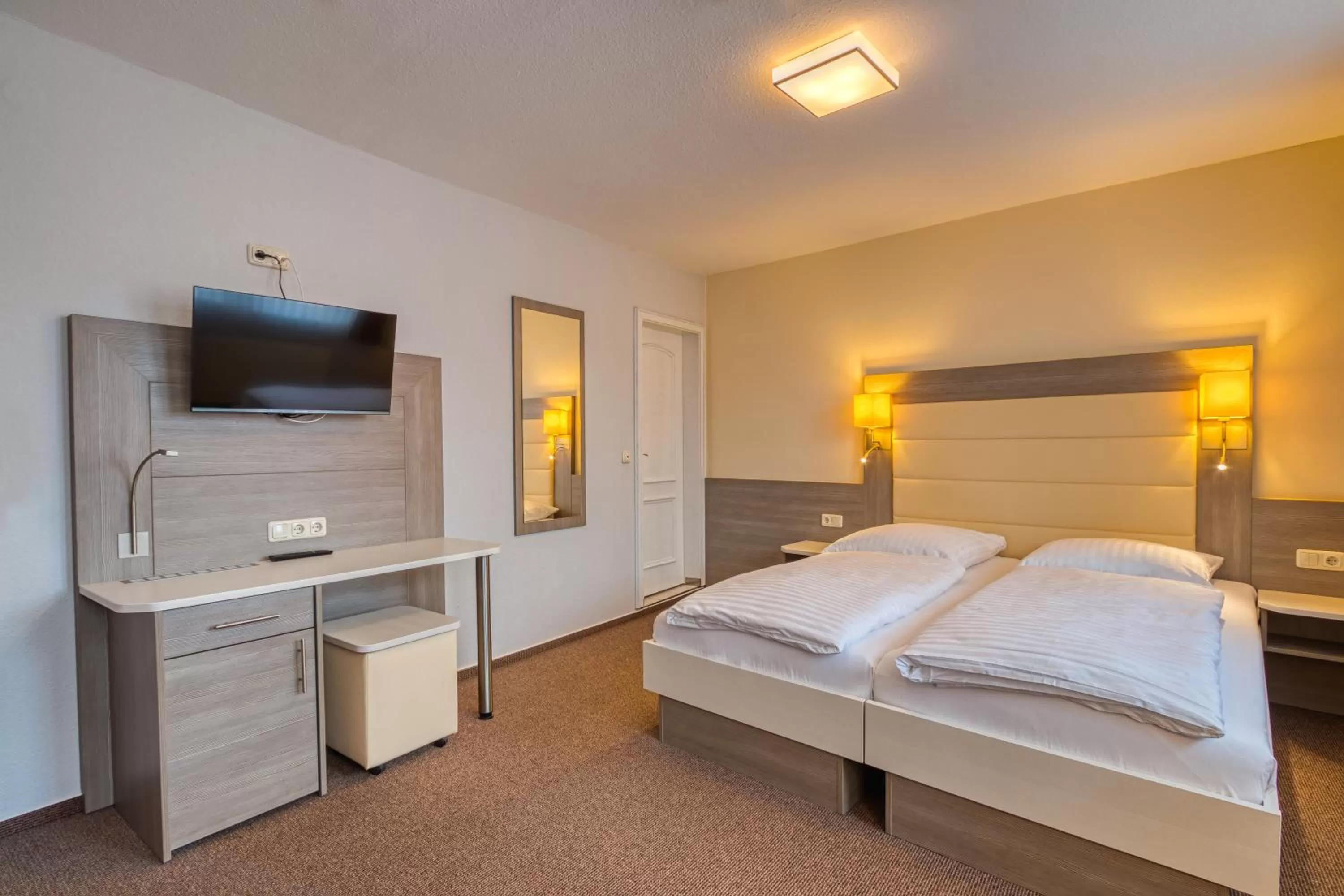 Bedroom, Bed in Hotel Goldene Krone