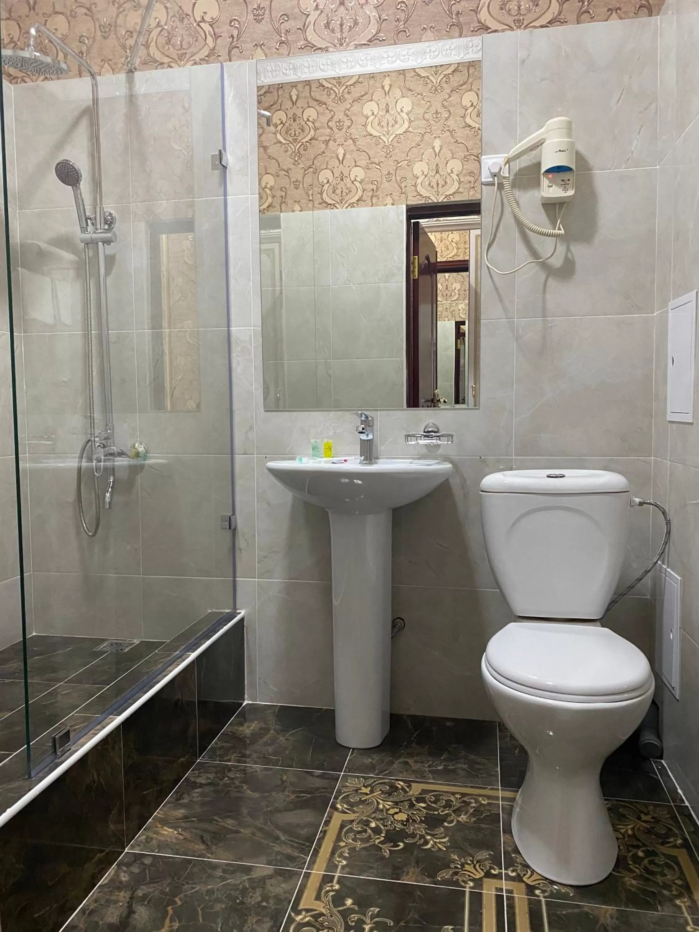 Bathroom in Lion Hotel