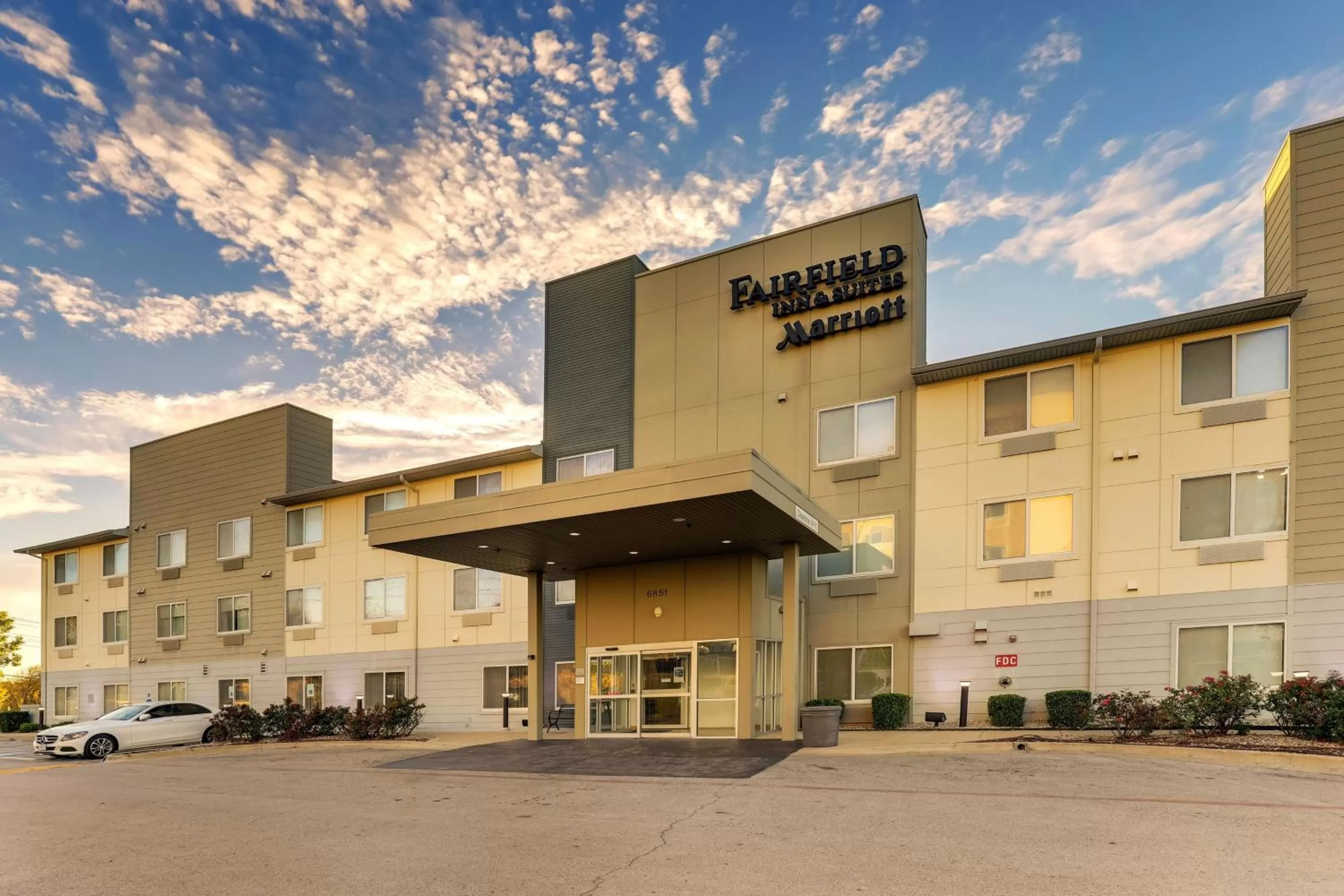 Property building in Fairfield Inn & Suites by Marriott Fort Worth I-30 West Near NAS JRB
