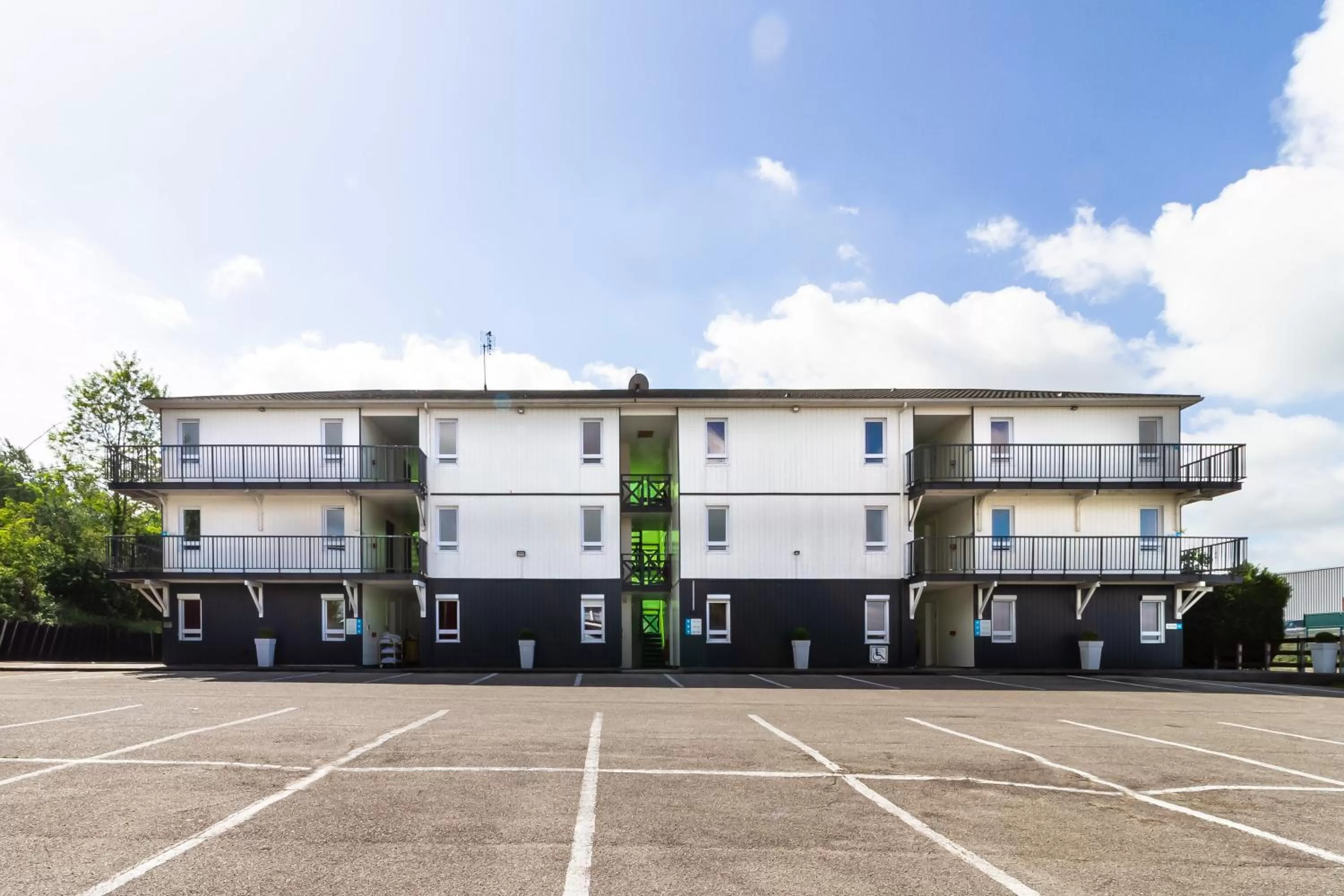 Property building in BRIT Hotel Rouen Nord - Barentin