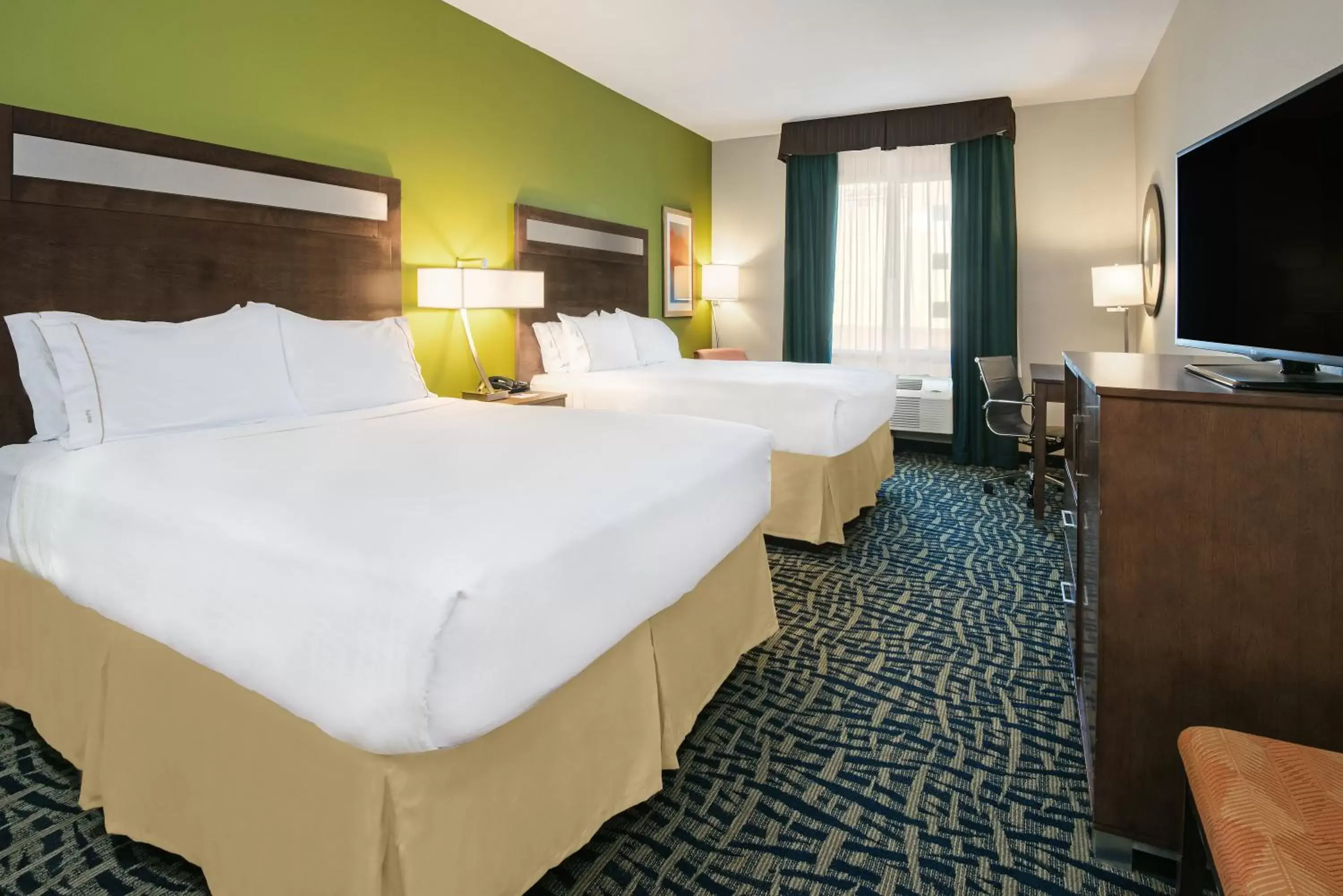 Standard Queen Room with Two Queen Beds and Mobility Accessible Tub in Holiday Inn Express Hotel and Suites Monahans I-20 by IHG Standard Queen Room with Two Queen Beds and Mobility Accessible Tub in Holiday Inn Express Hotel and Suites Monahans I-20 by IHG