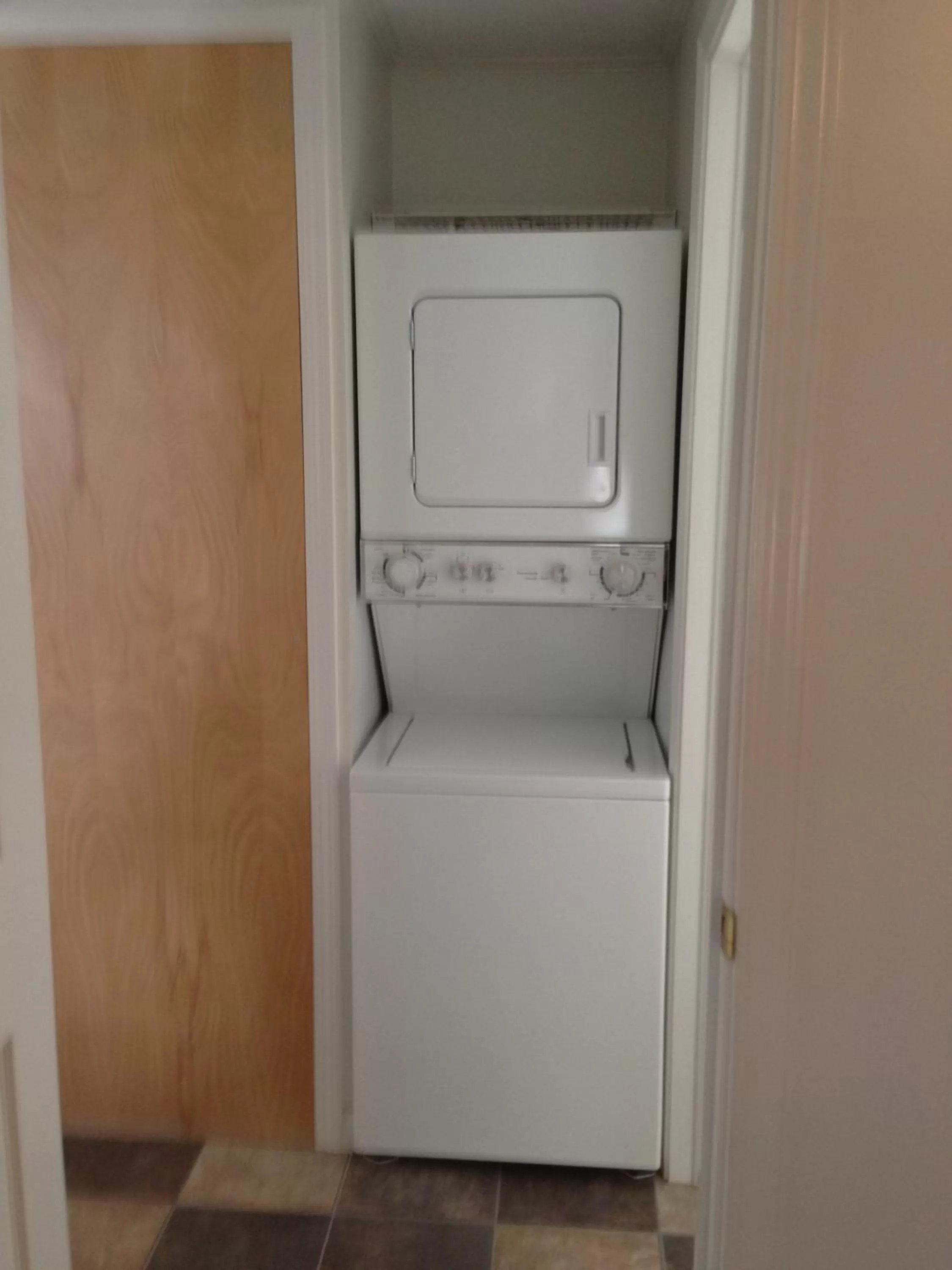 Bathroom in Settler's Inn & Motel