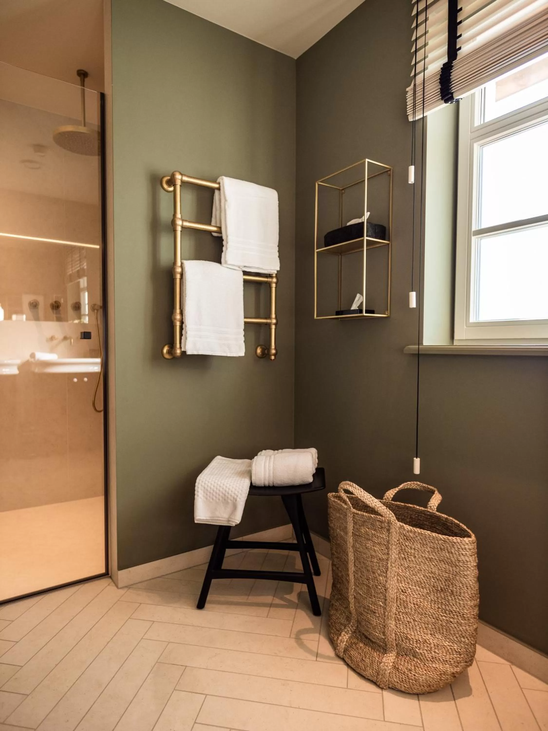 Shower, Bathroom in Alpenloge Hotel