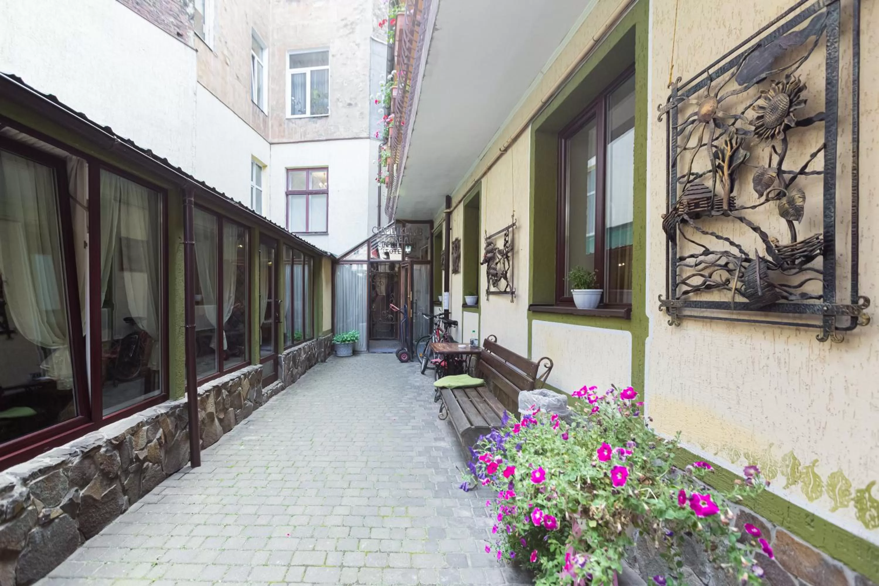 Facade/entrance in Staryi Krakiv