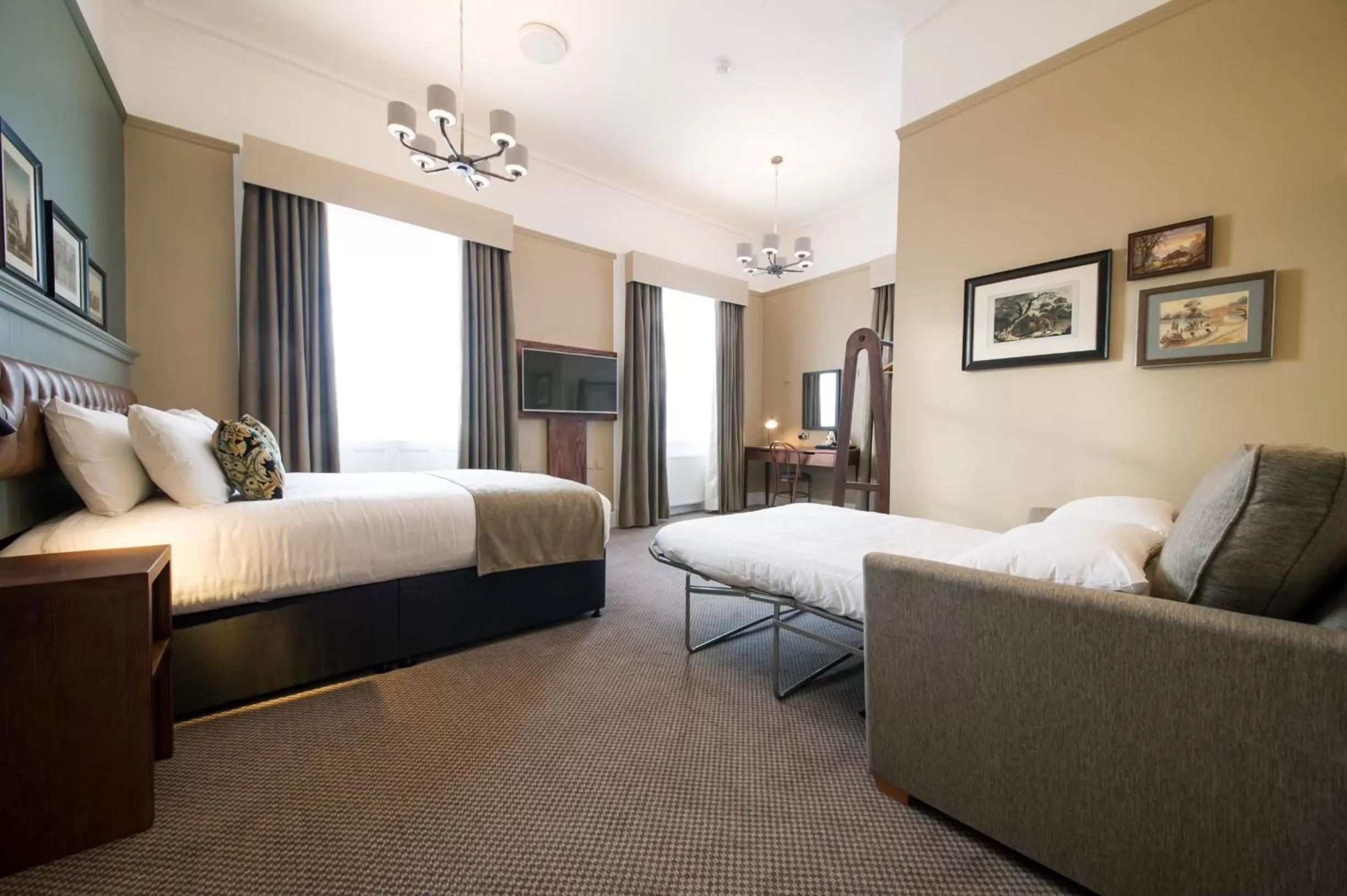 Photo of the whole room, Bed in The Cheshire Cat by Innkeeper's Collection