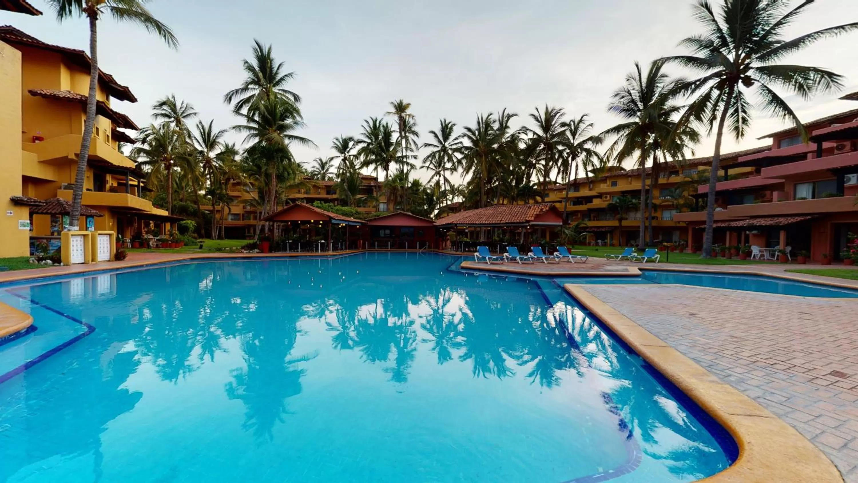 Property building in Park Royal Homestay Los Tules Puerto Vallarta