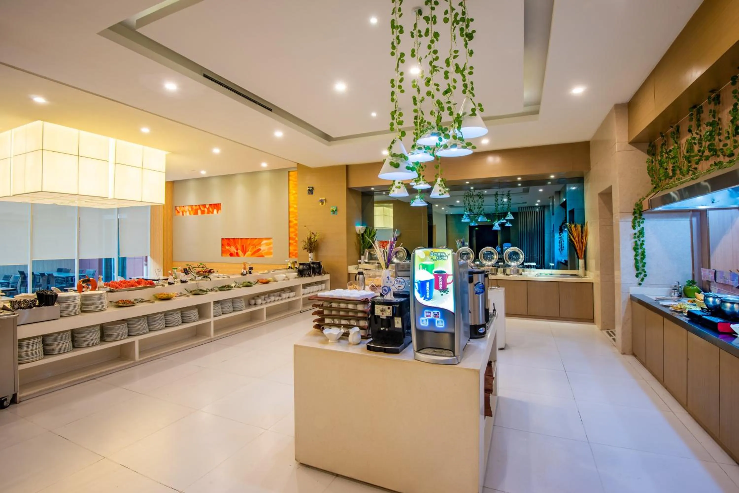 Restaurant/places to eat in Holiday Inn Express Weihai Hi-Tech Zone by IHG