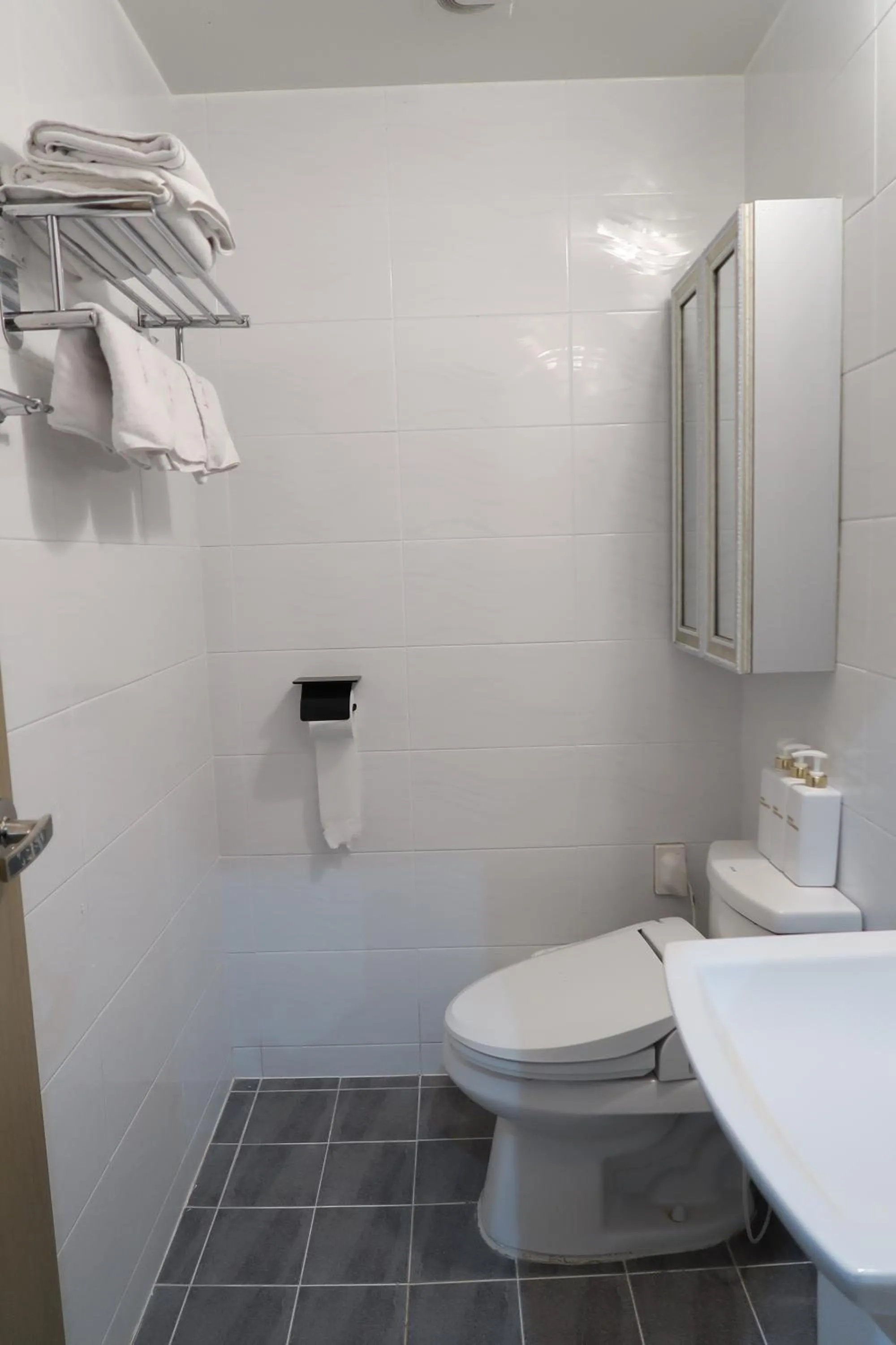 Shower in Andong Poong-gyung HOSTEL n LIBRARY