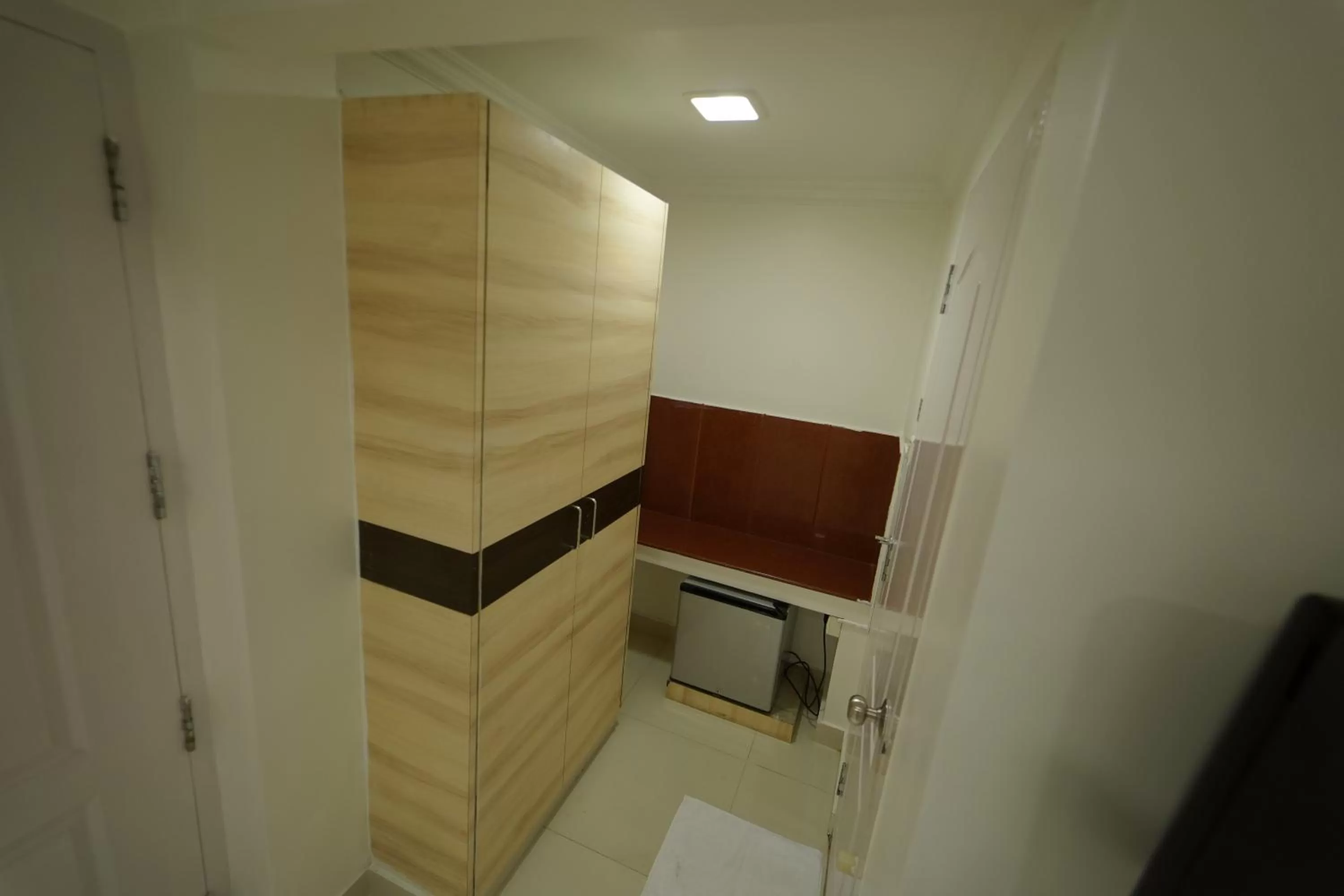 wardrobe in Hotel Palmyra Grand Inn