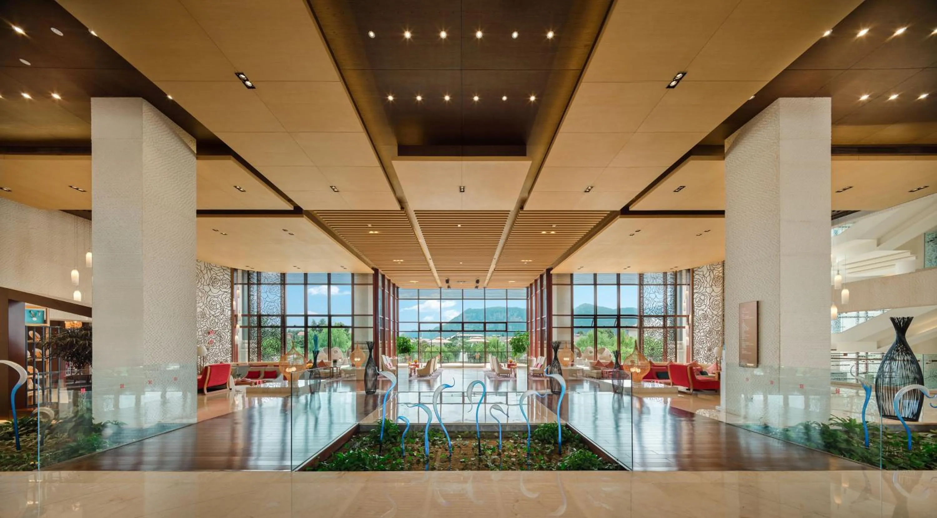 Lounge or bar in HUALUXE Hotels & Resorts Kunming