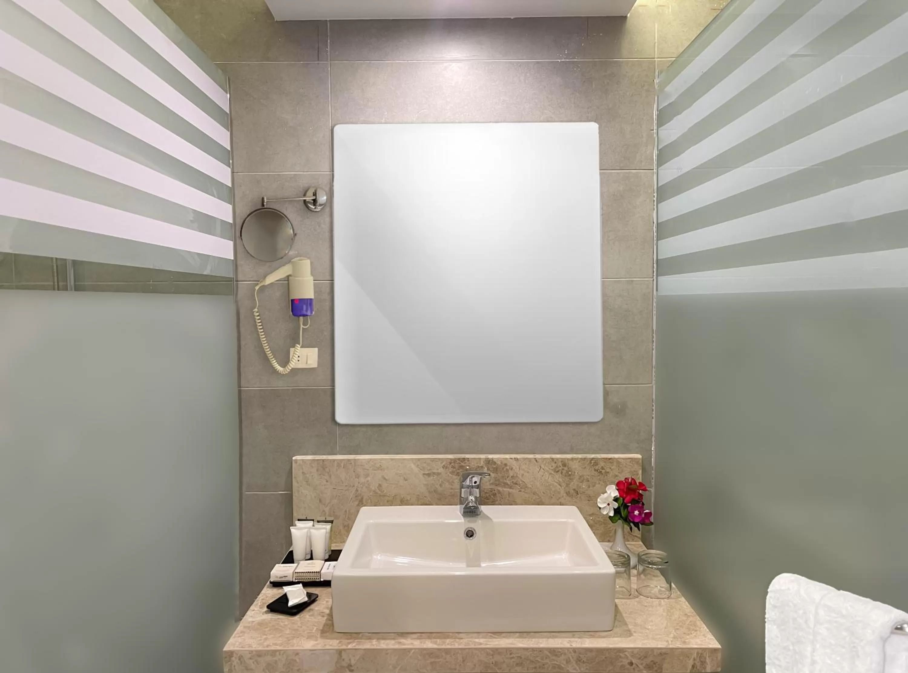 Shower in Jasmine Palace Resort