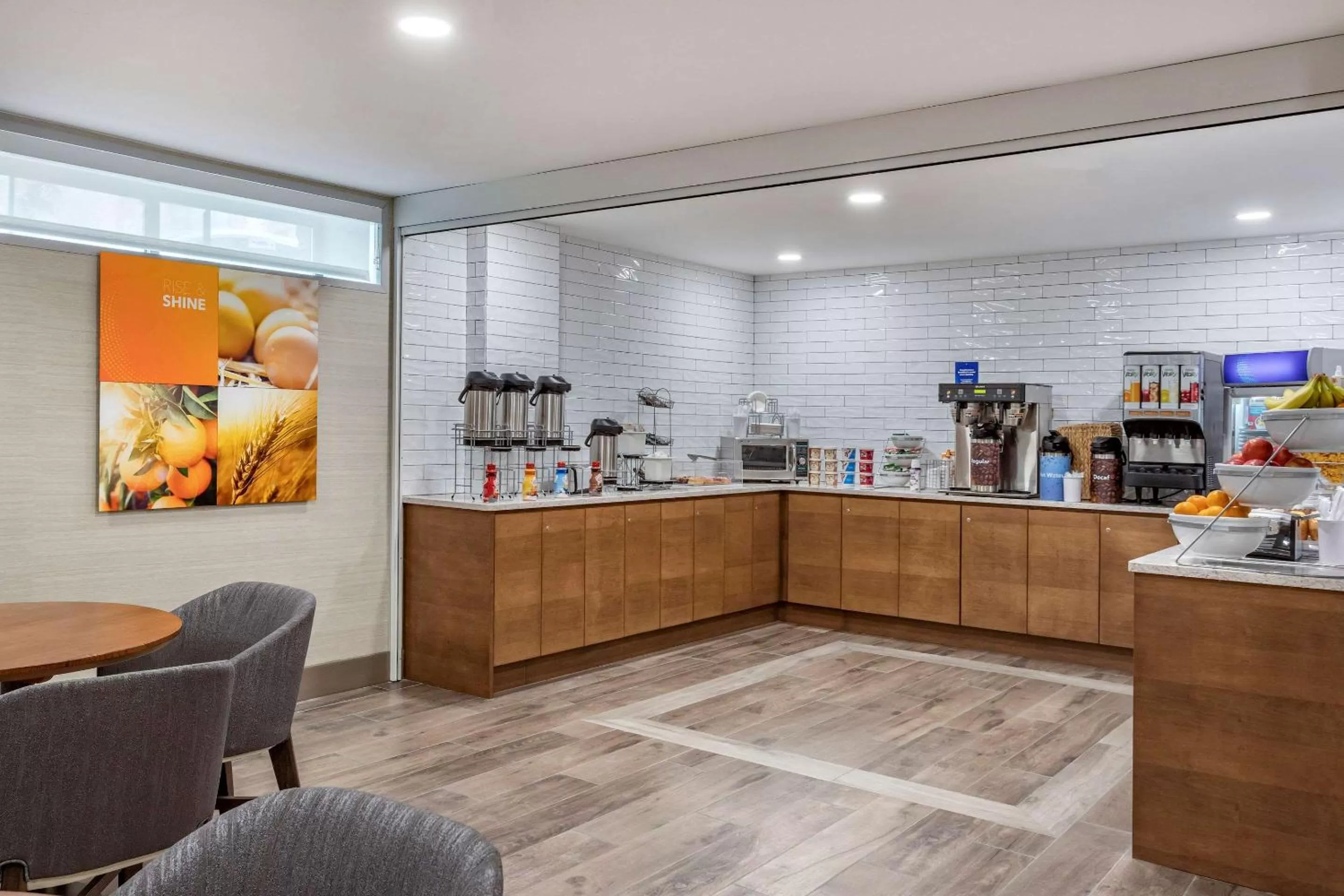 Restaurant/places to eat in Comfort Inn JFK Airport