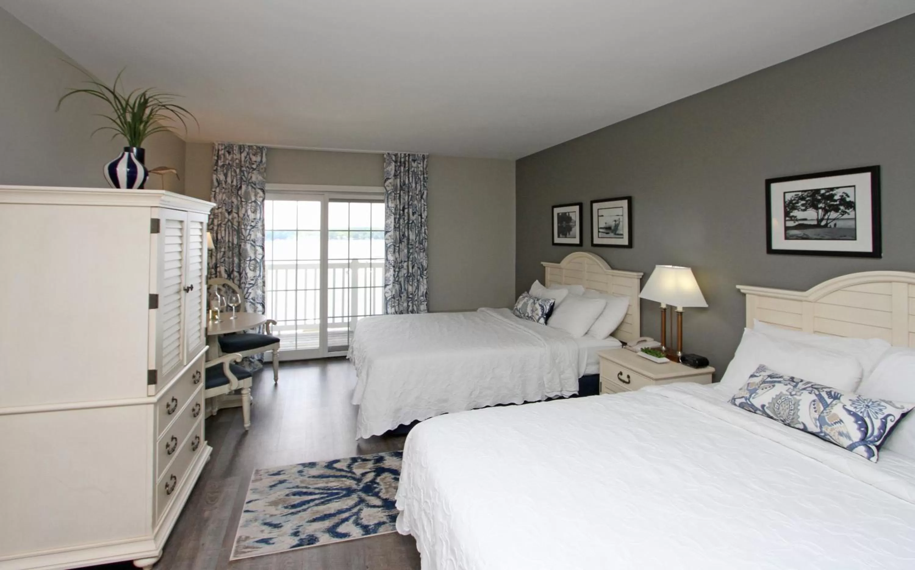 Southside Two Queen Beds in Bay Pointe Inn