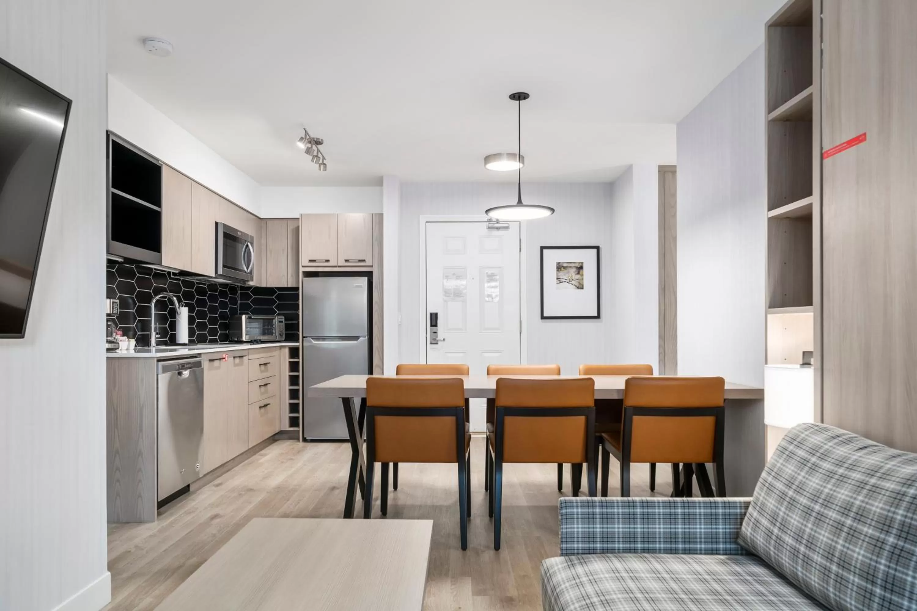 Kitchen or kitchenette in Lake Louise Inn